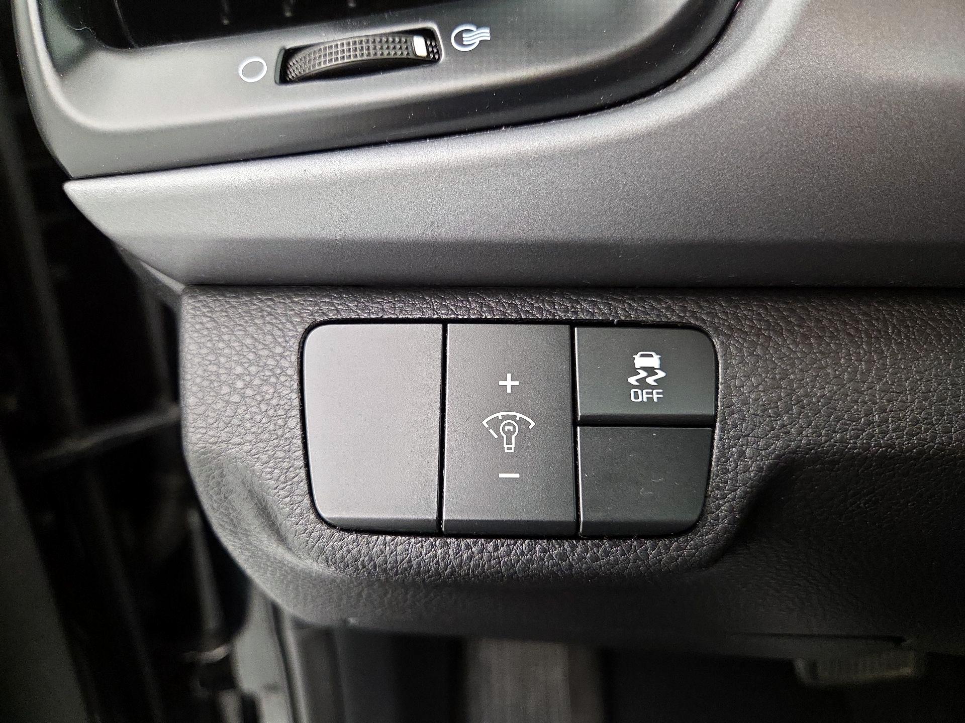 Thumbnail: 2023 Kia Rio - 13