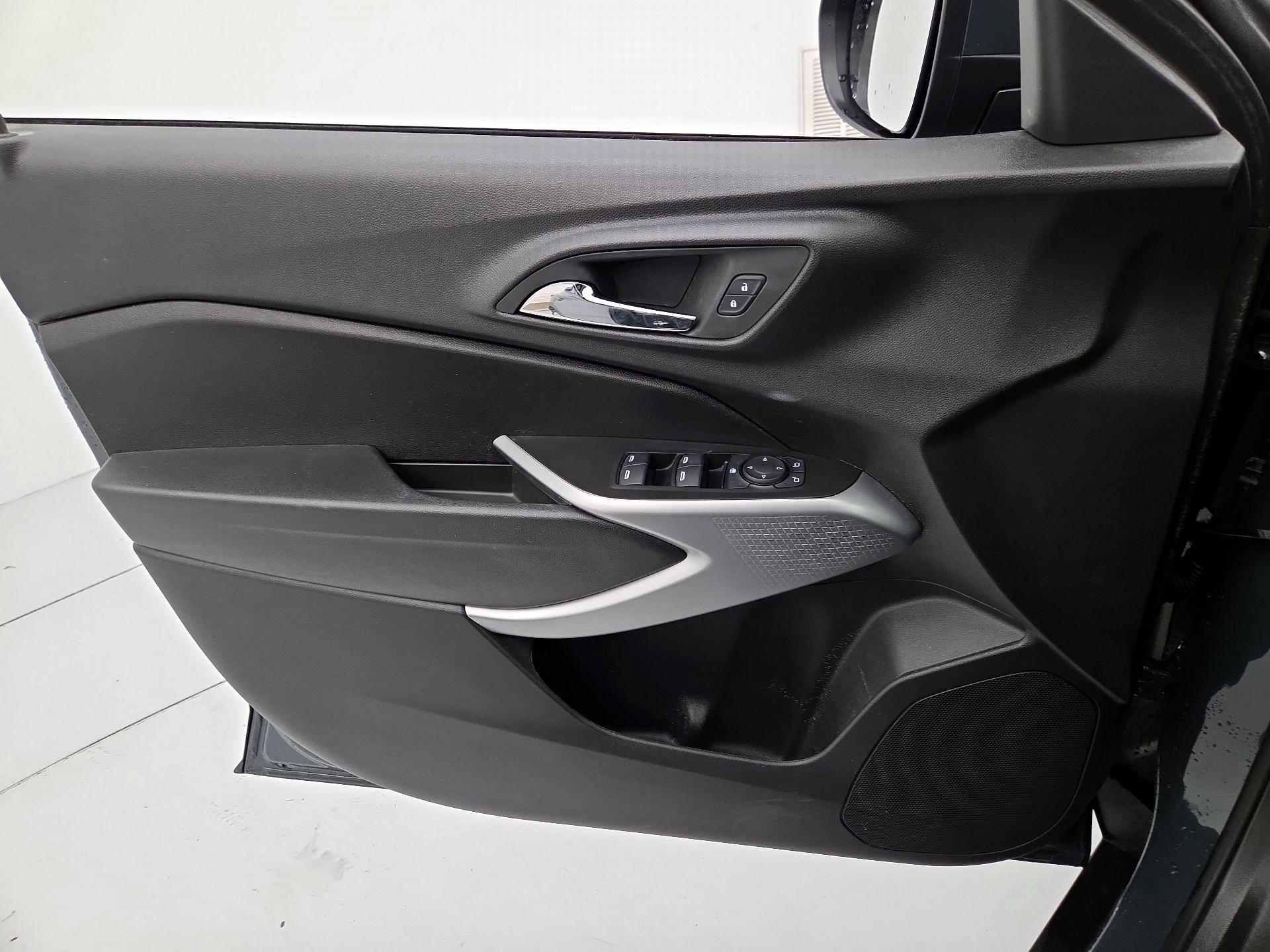 Thumbnail: 2025 Chevrolet Trax - 12