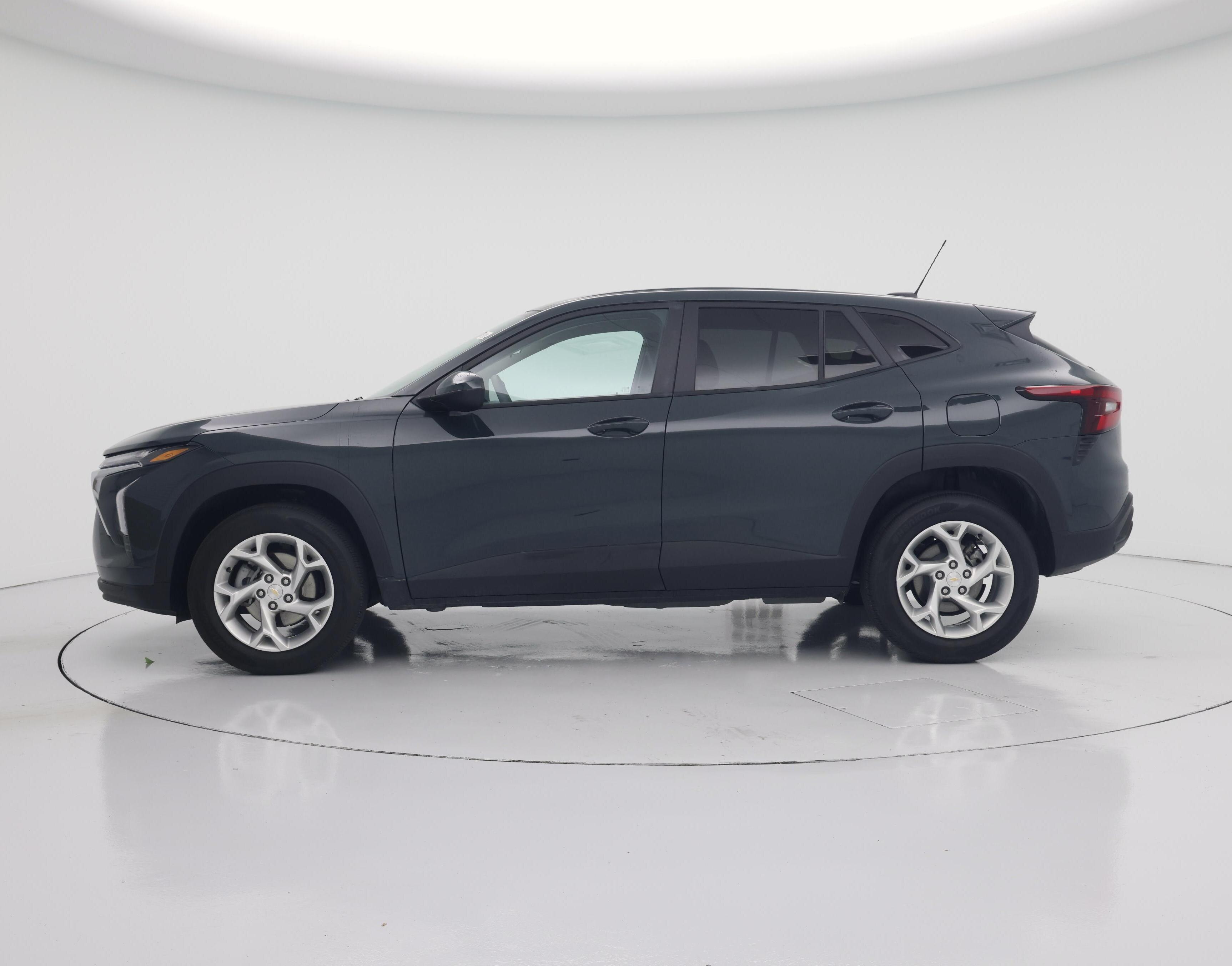 Thumbnail: 2025 Chevrolet Trax - 3