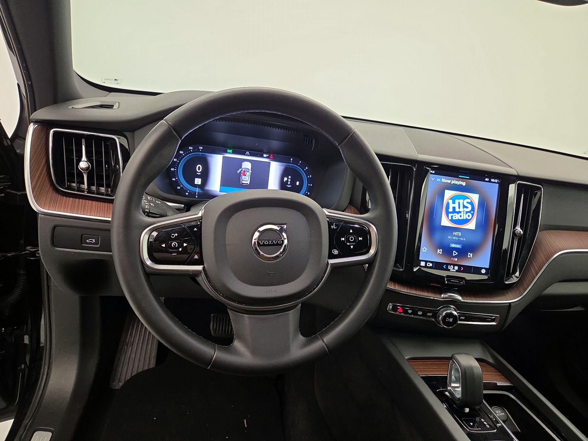 Thumbnail: 2023 Volvo XC60 - 10