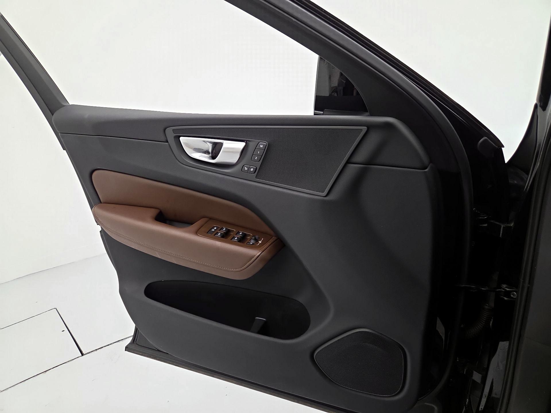 Thumbnail: 2023 Volvo XC60 - 12