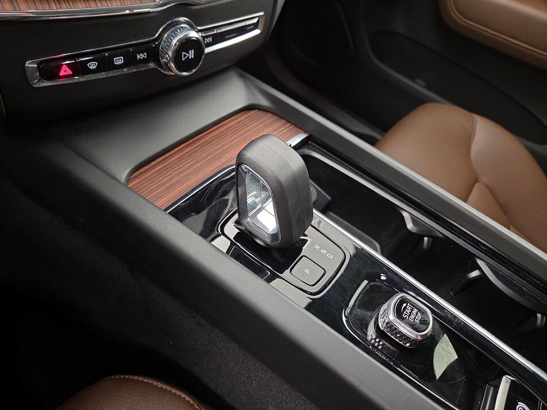 Thumbnail: 2023 Volvo XC60 - 16