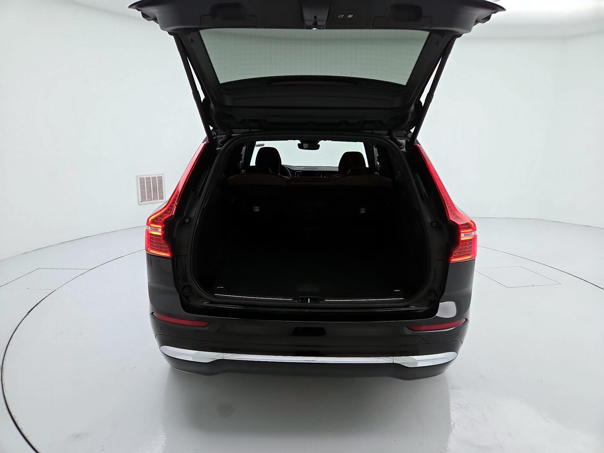 Thumbnail: 2023 Volvo XC60 - 19