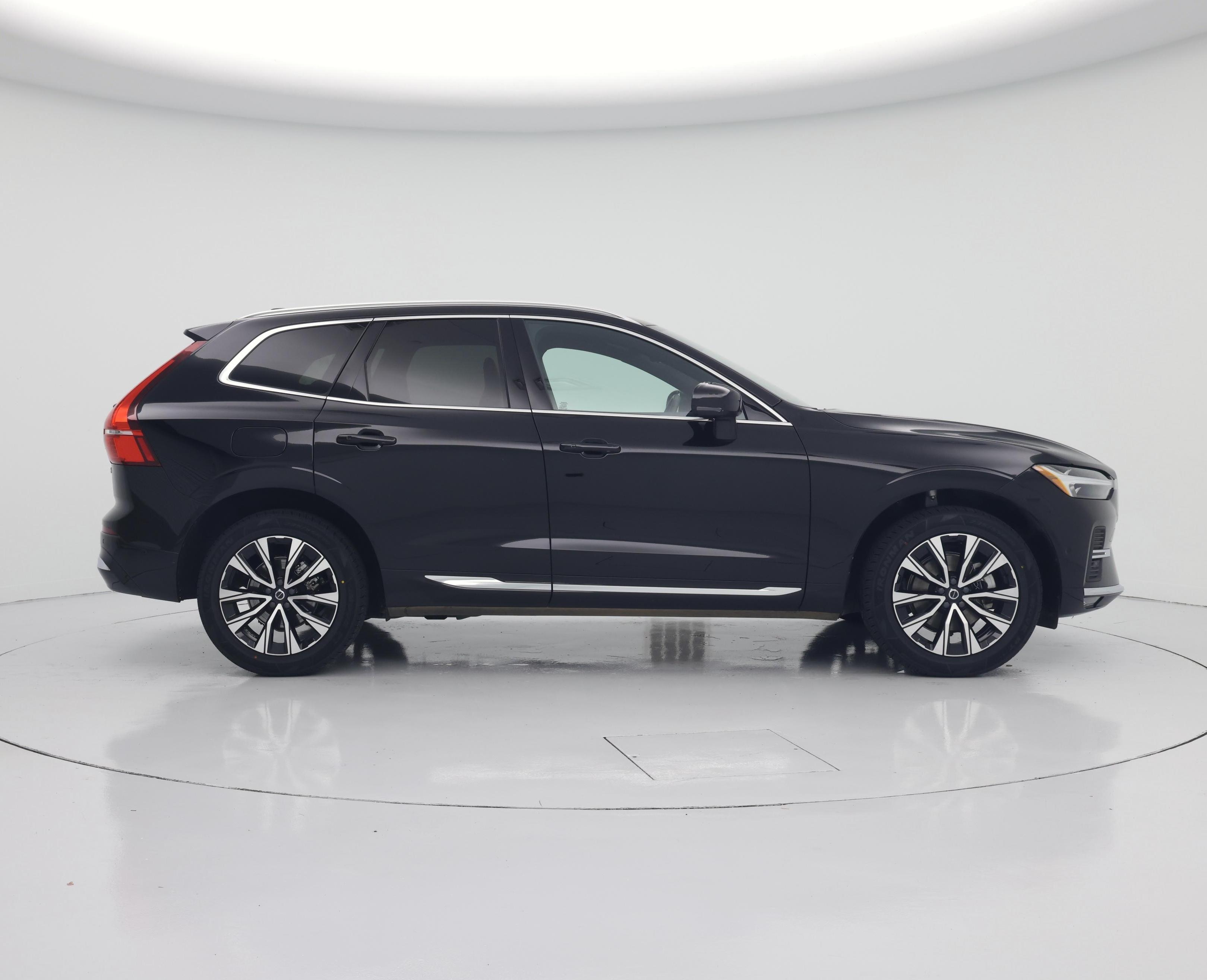 Thumbnail: 2023 Volvo XC60 - 7