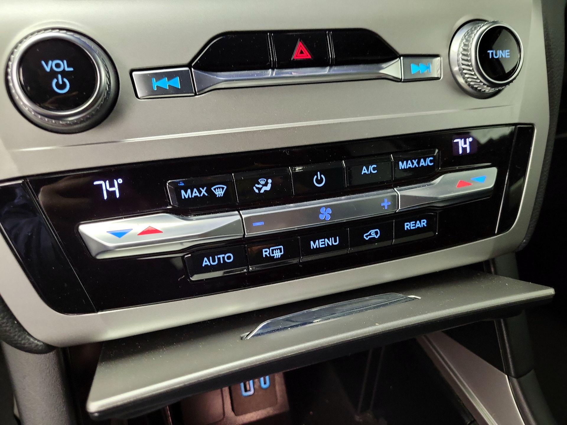 Thumbnail: 2020 Ford Explorer - 16