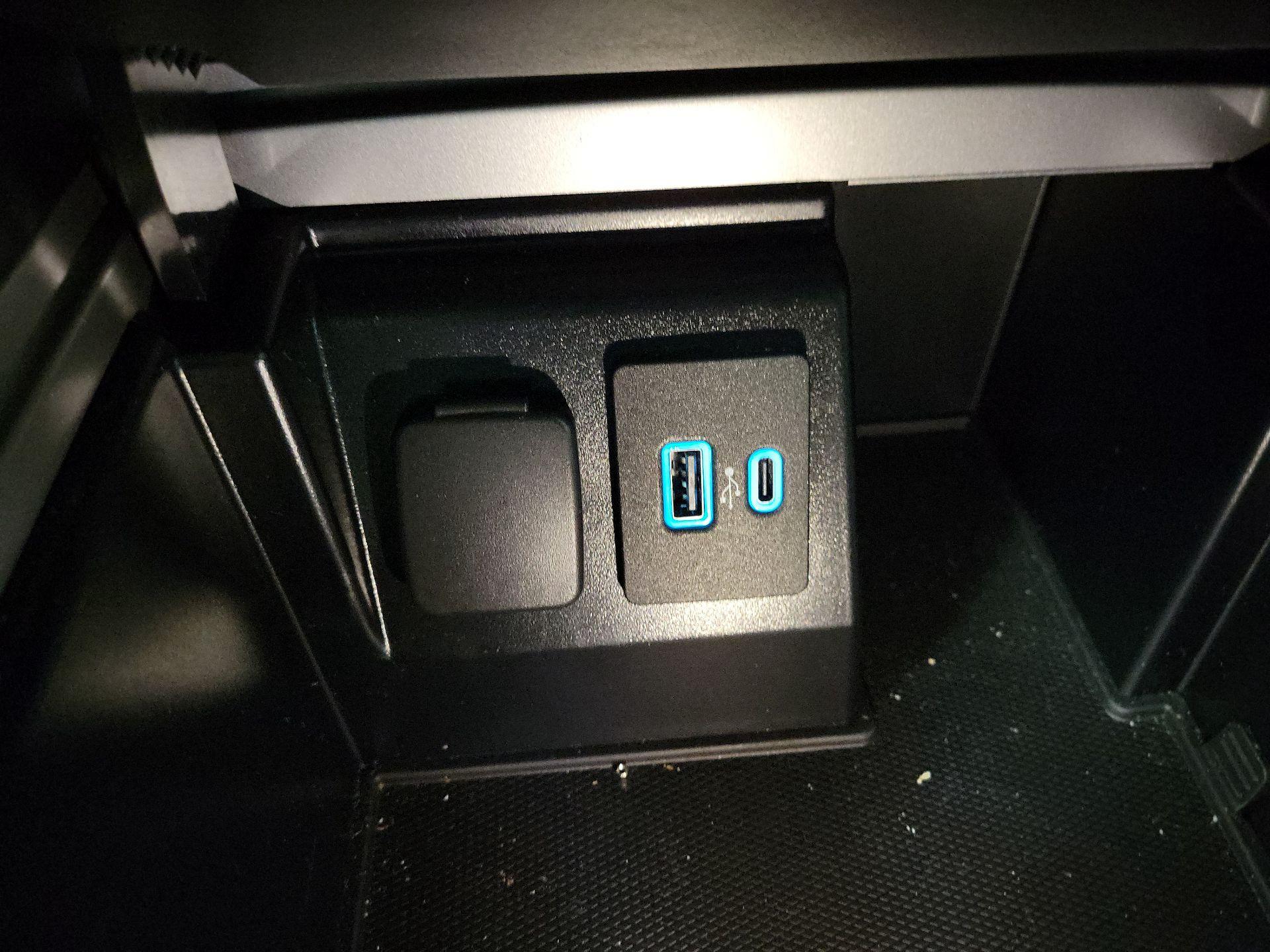 Thumbnail: 2020 Ford Explorer - 18