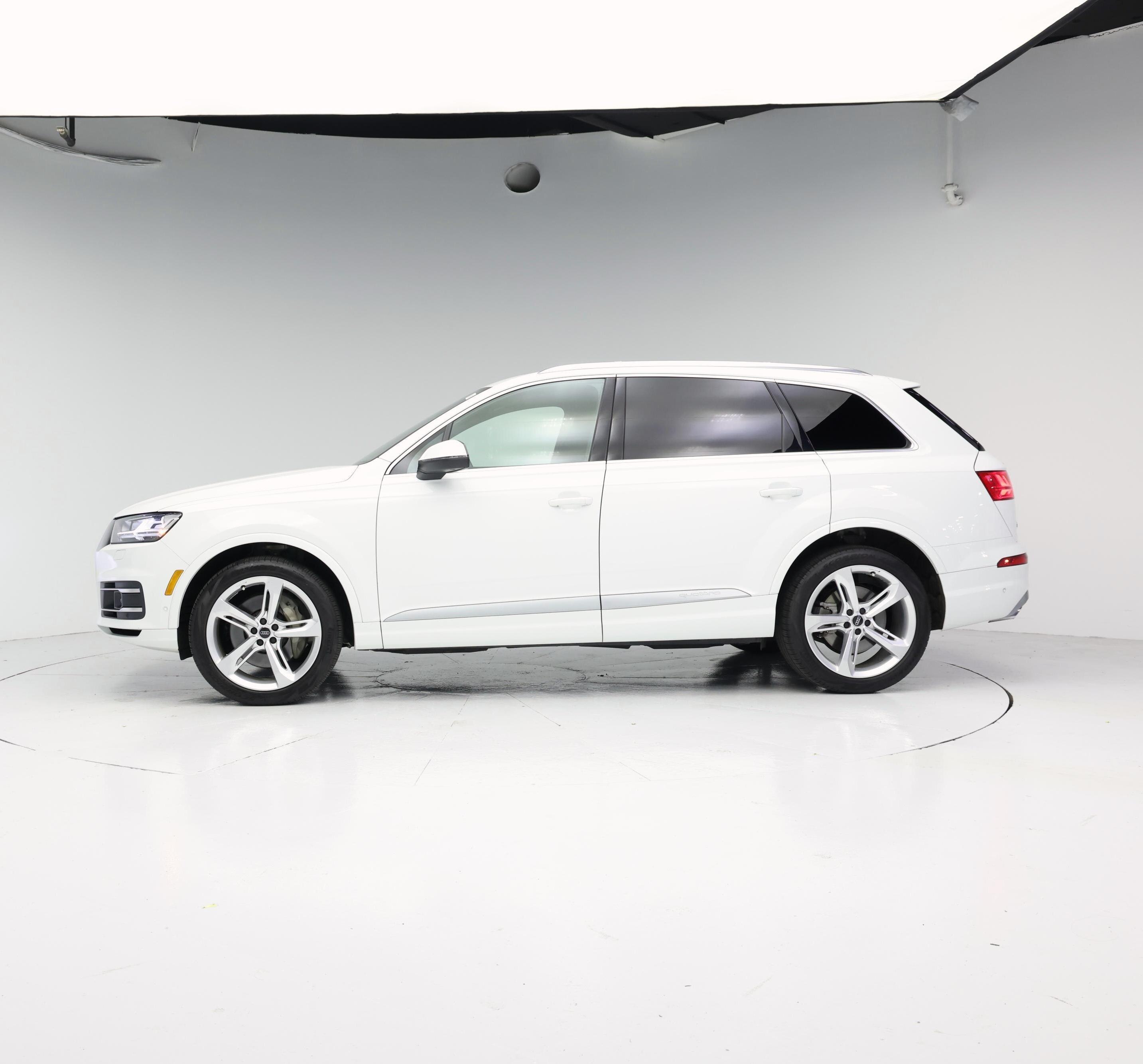 Thumbnail: 2019 Audi Q7 - 3