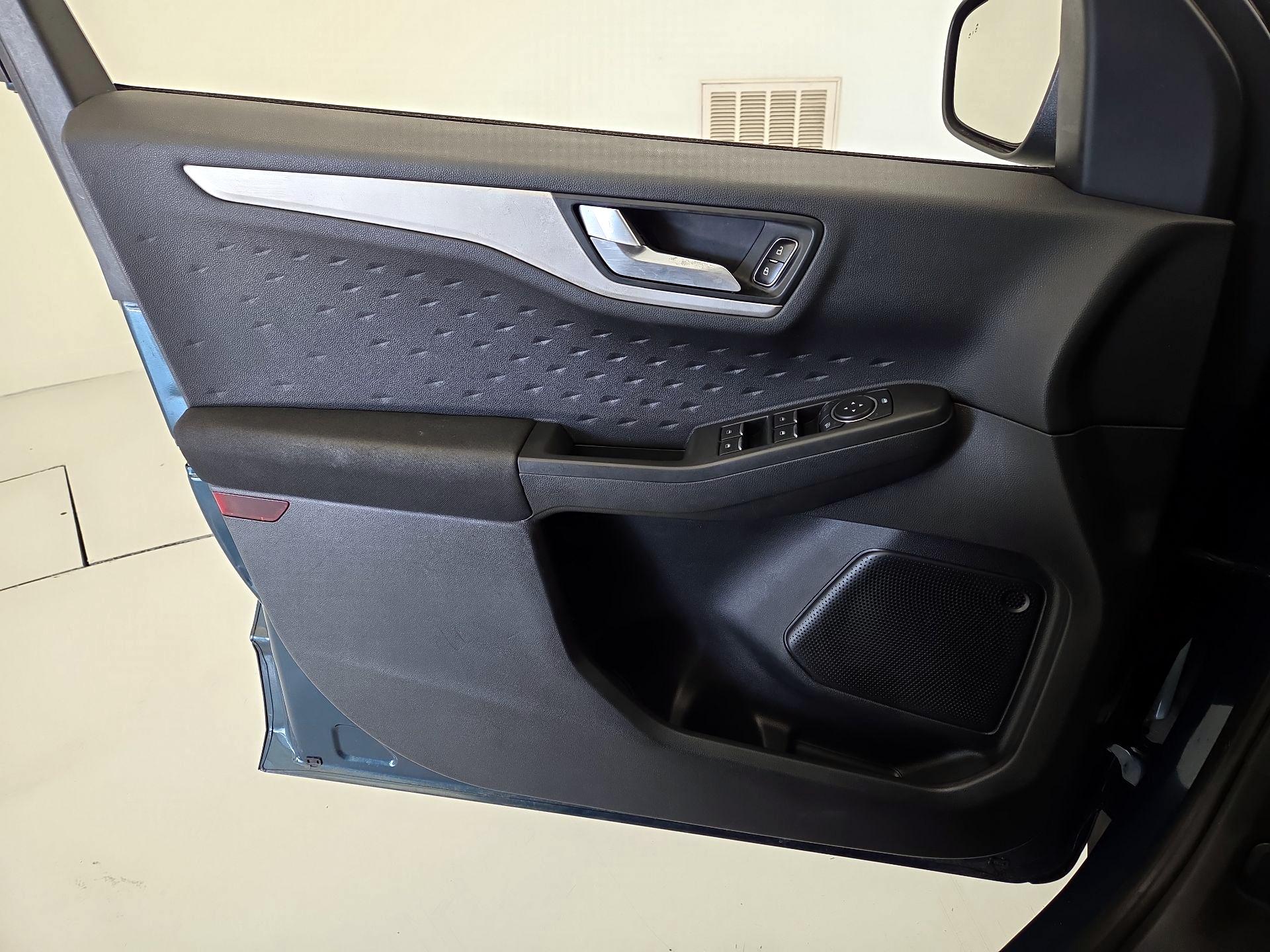 Thumbnail: 2020 Ford Escape - 12