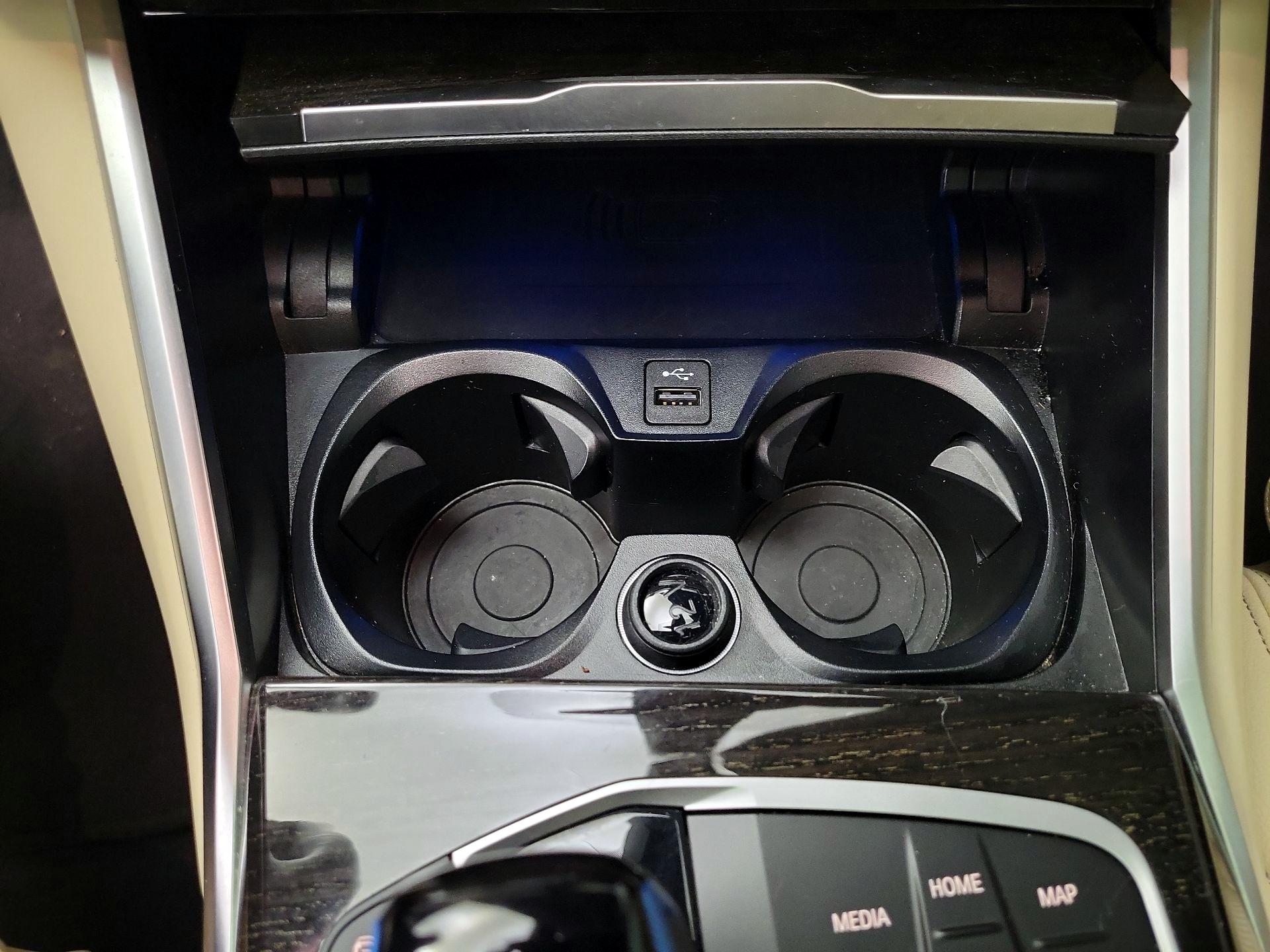 Thumbnail: 2023 BMW i4 - 19
