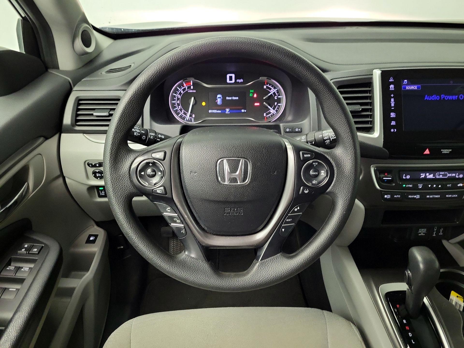 Thumbnail: 2017 Honda Pilot - 10