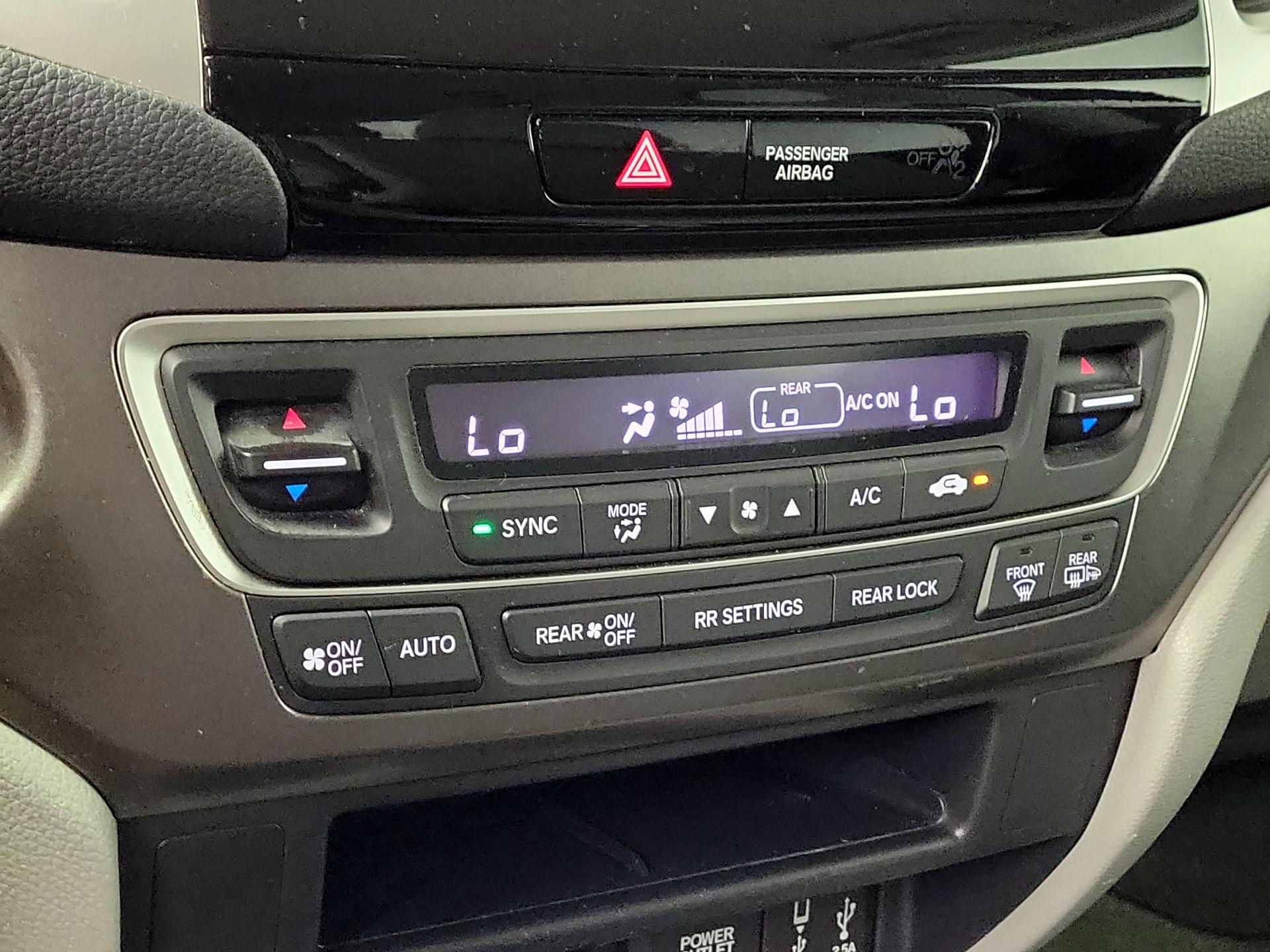 Thumbnail: 2017 Honda Pilot - 16