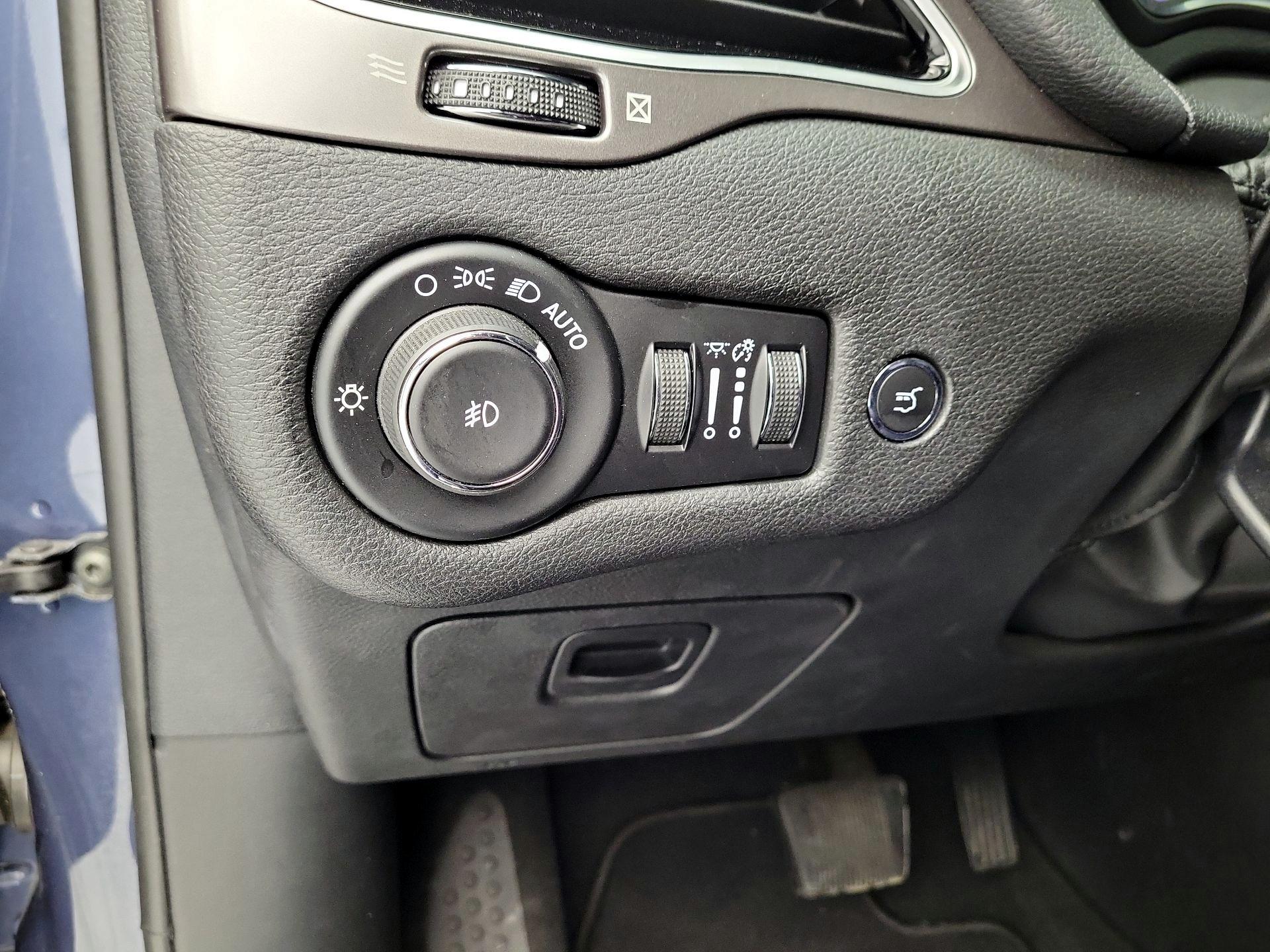 Thumbnail: 2020 Jeep Cherokee - 13