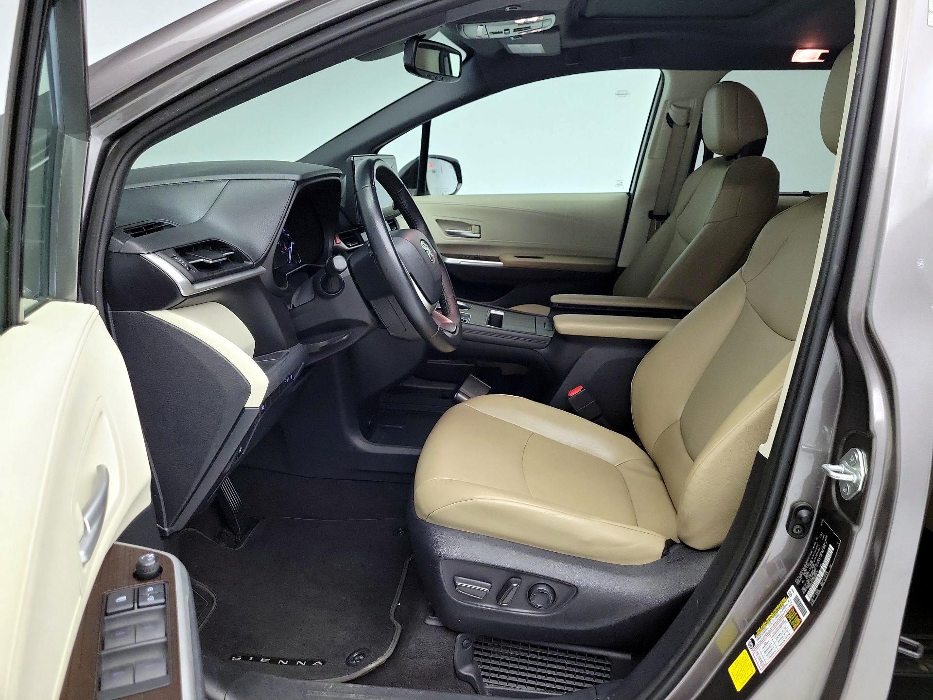 Thumbnail: 2021 Toyota Sienna - 11