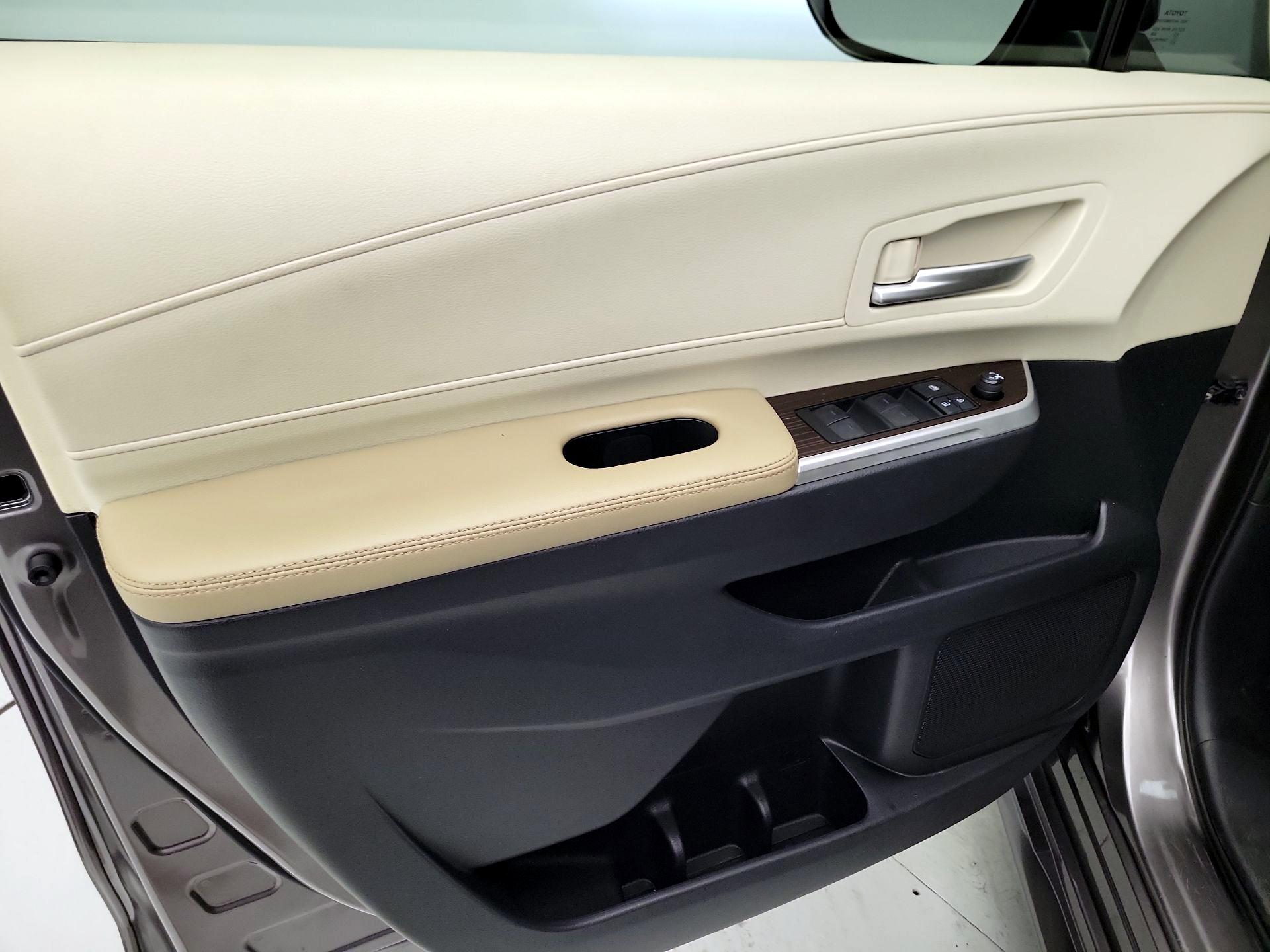 Thumbnail: 2021 Toyota Sienna - 12