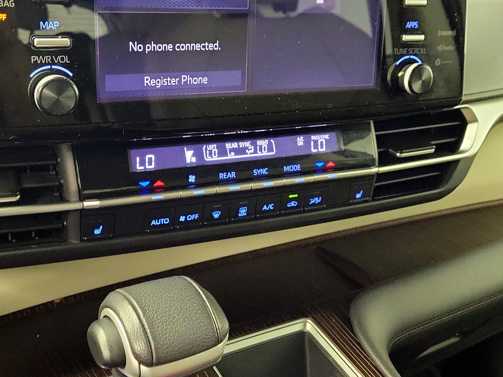 Thumbnail: 2021 Toyota Sienna - 16