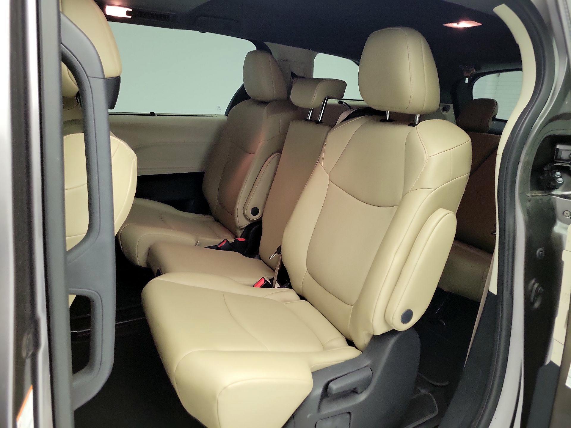 Thumbnail: 2021 Toyota Sienna - 20