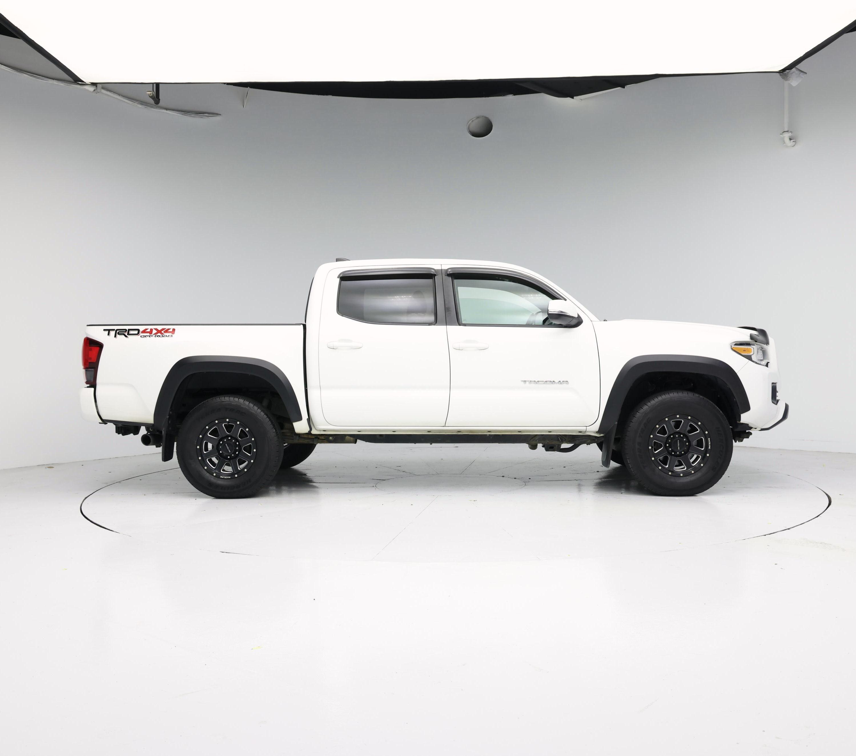 Thumbnail: 2019 Toyota Tacoma - 7