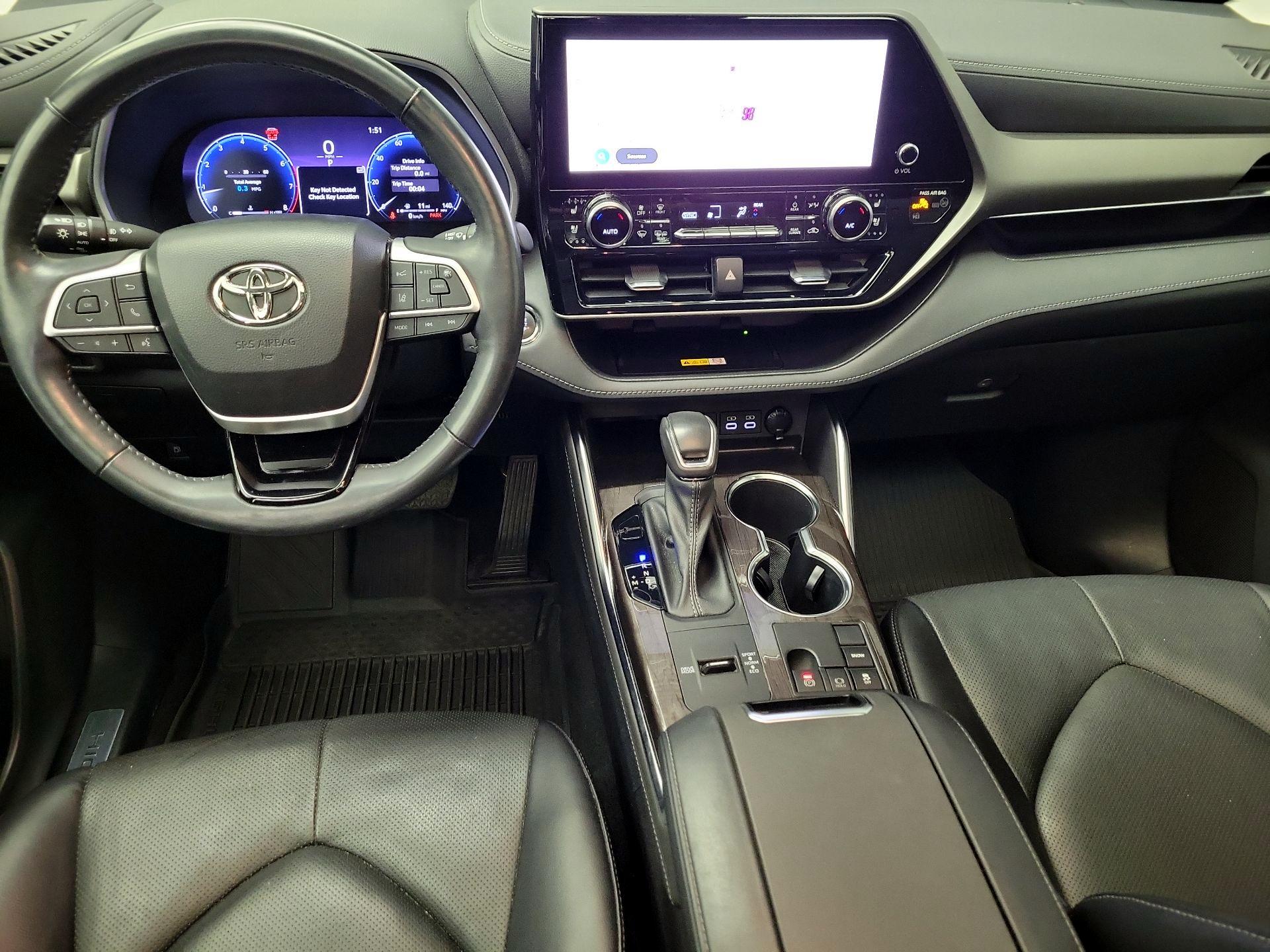 Thumbnail: 2023 Toyota Highlander - 9