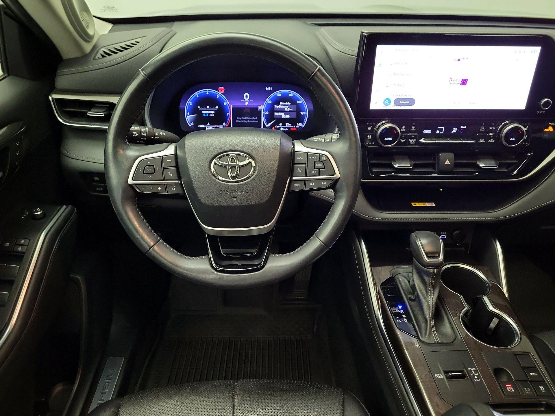 Thumbnail: 2023 Toyota Highlander - 10