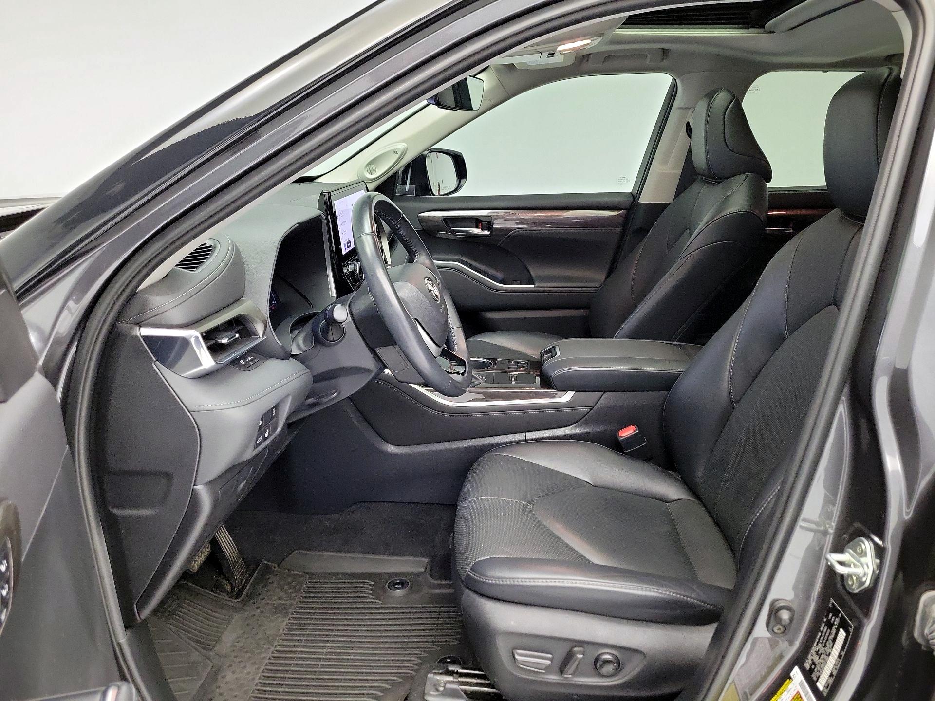 Thumbnail: 2023 Toyota Highlander - 11