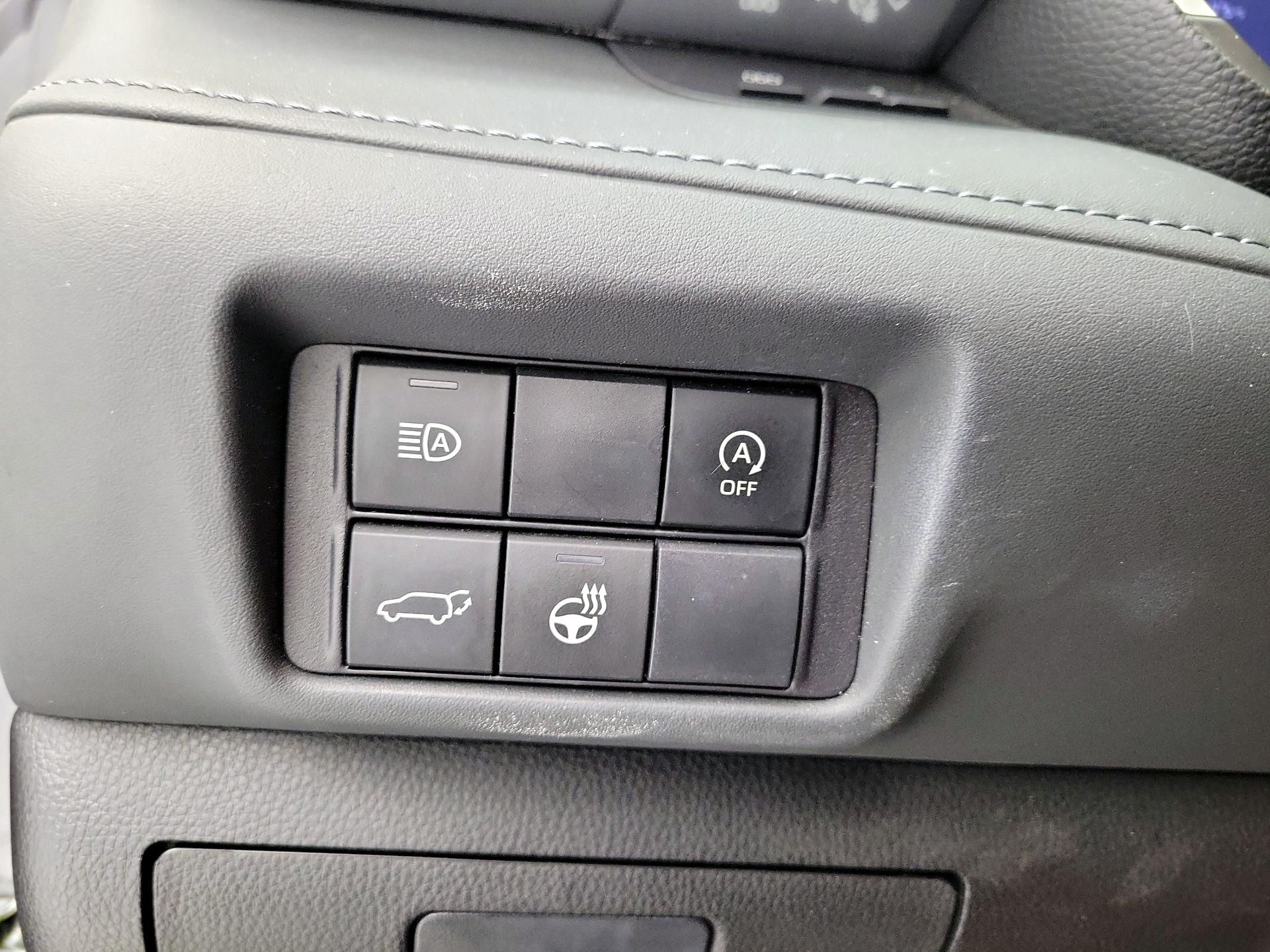 Thumbnail: 2023 Toyota Highlander - 13