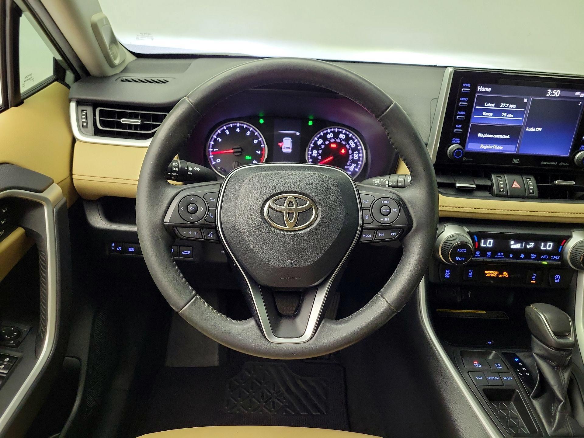 Thumbnail: 2020 Toyota RAV4 - 10