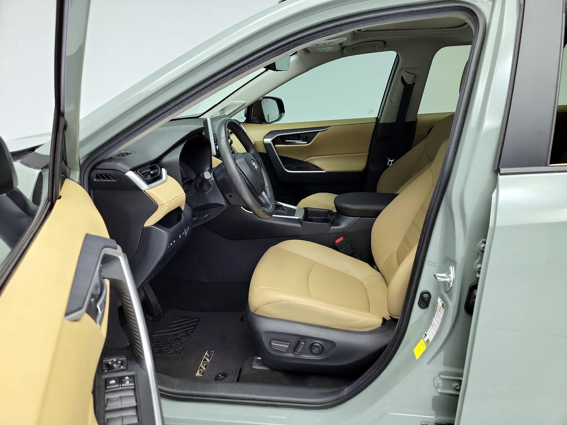 Thumbnail: 2020 Toyota RAV4 - 11