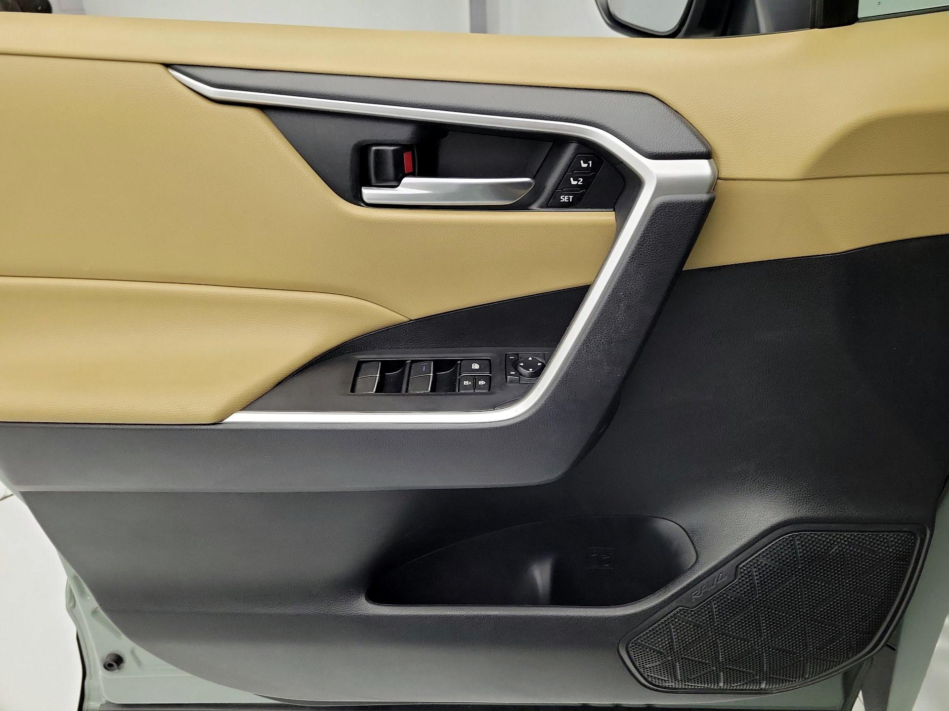 Thumbnail: 2020 Toyota RAV4 - 12