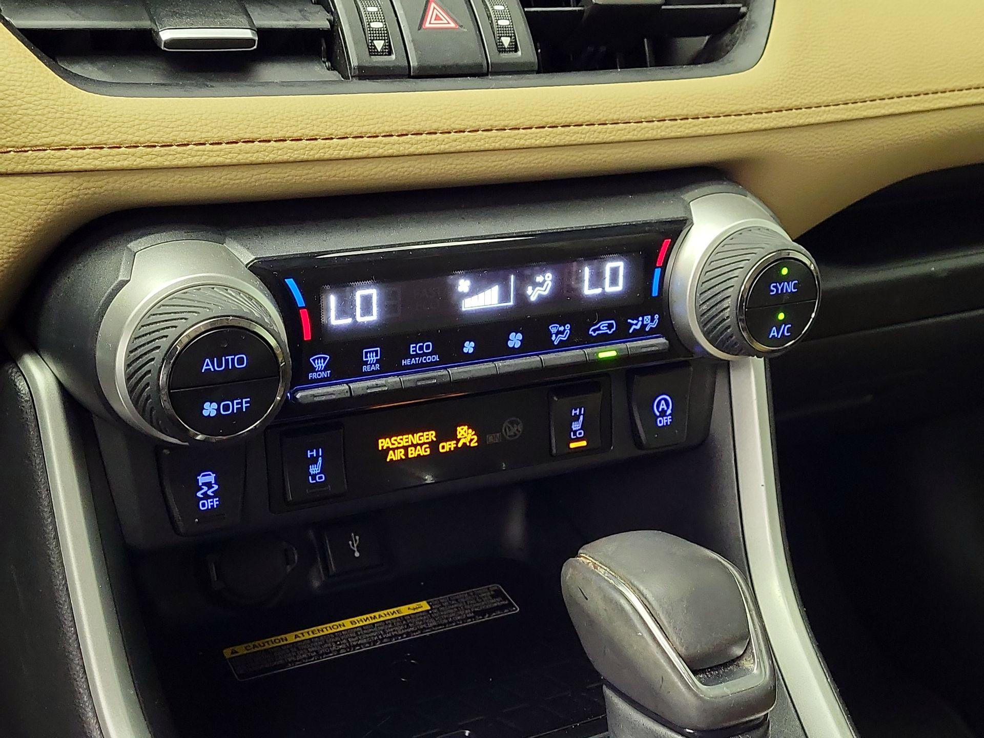 Thumbnail: 2020 Toyota RAV4 - 16