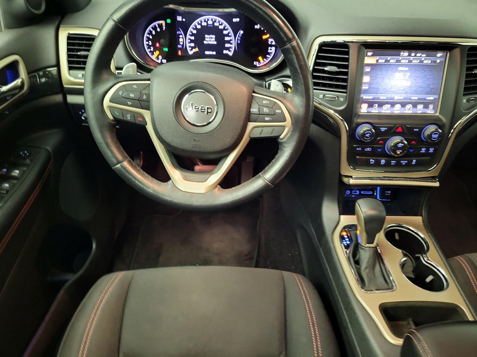 Thumbnail: 2017 Jeep Grand Cherokee - 10
