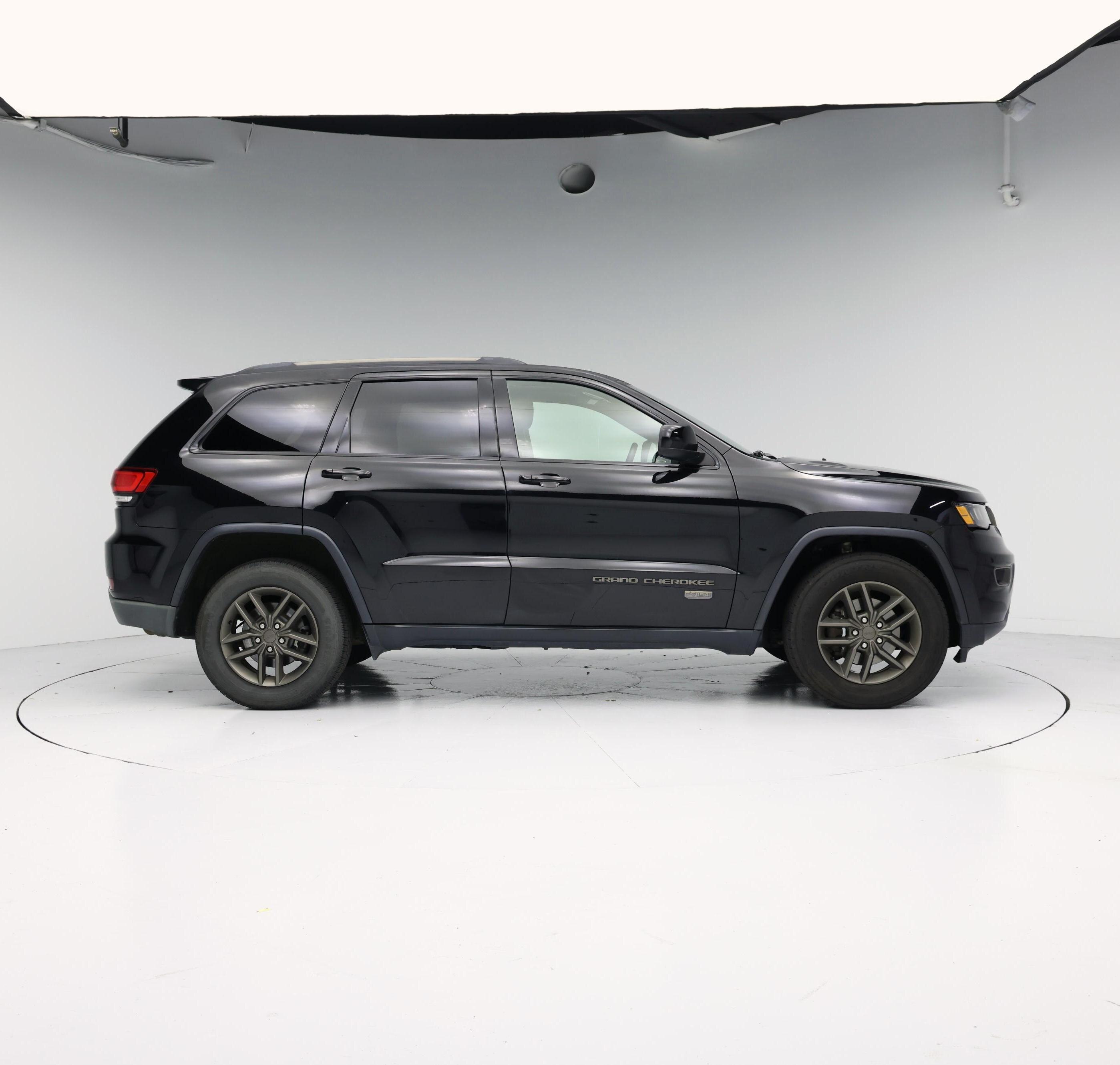 Thumbnail: 2017 Jeep Grand Cherokee - 7