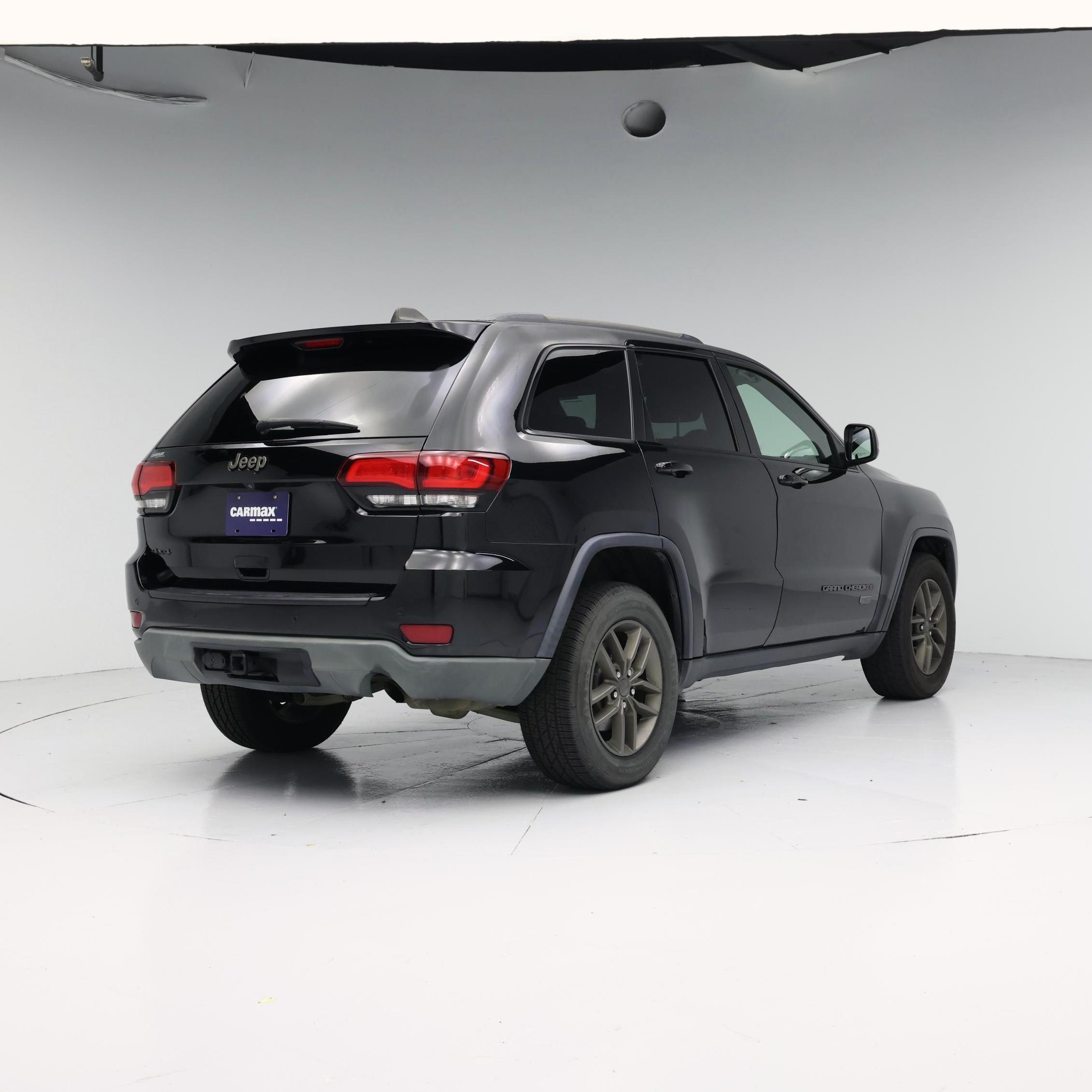 Thumbnail: 2017 Jeep Grand Cherokee - 8