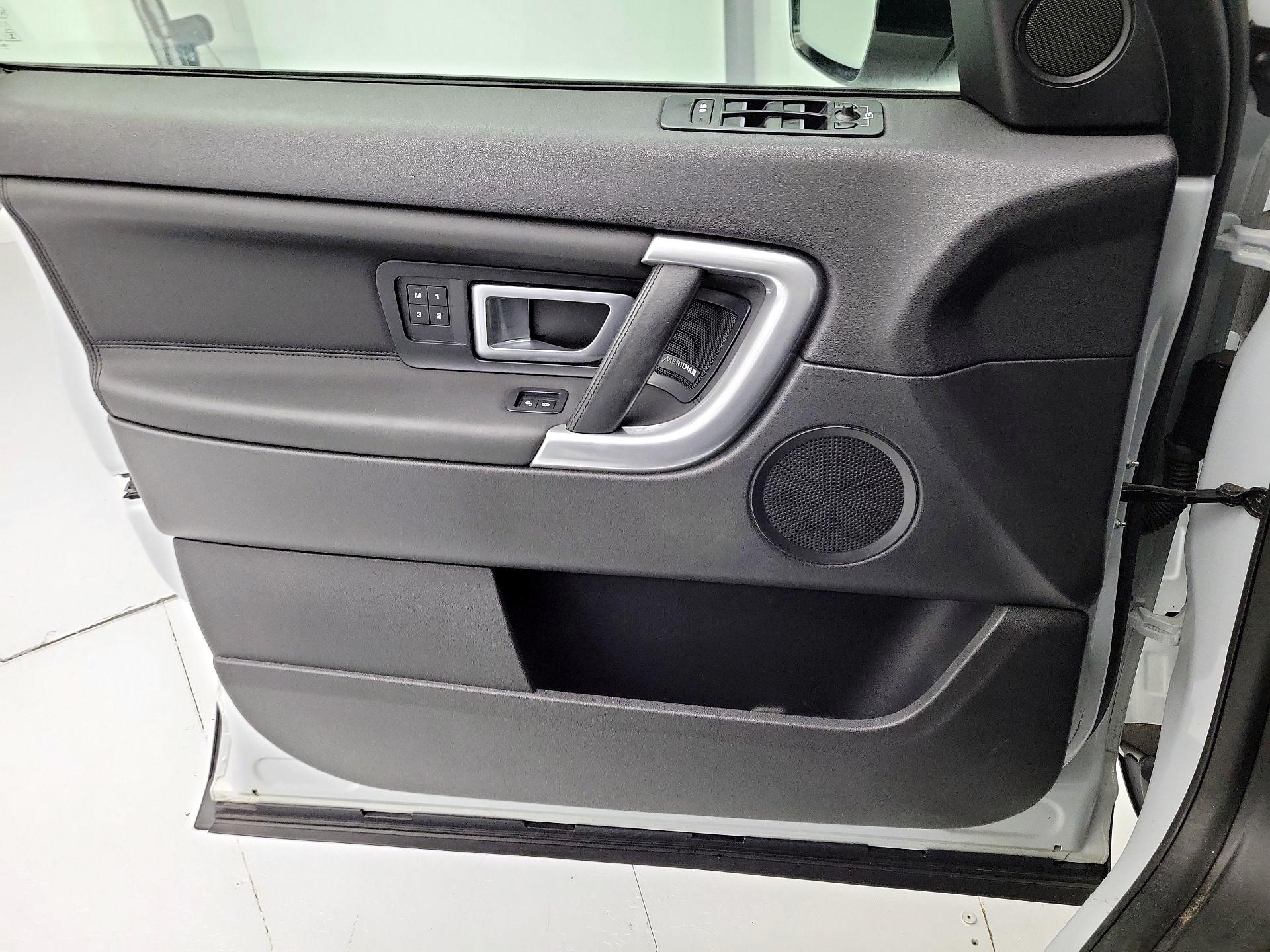 Thumbnail: 2019 Land Rover Discovery Sport - 12