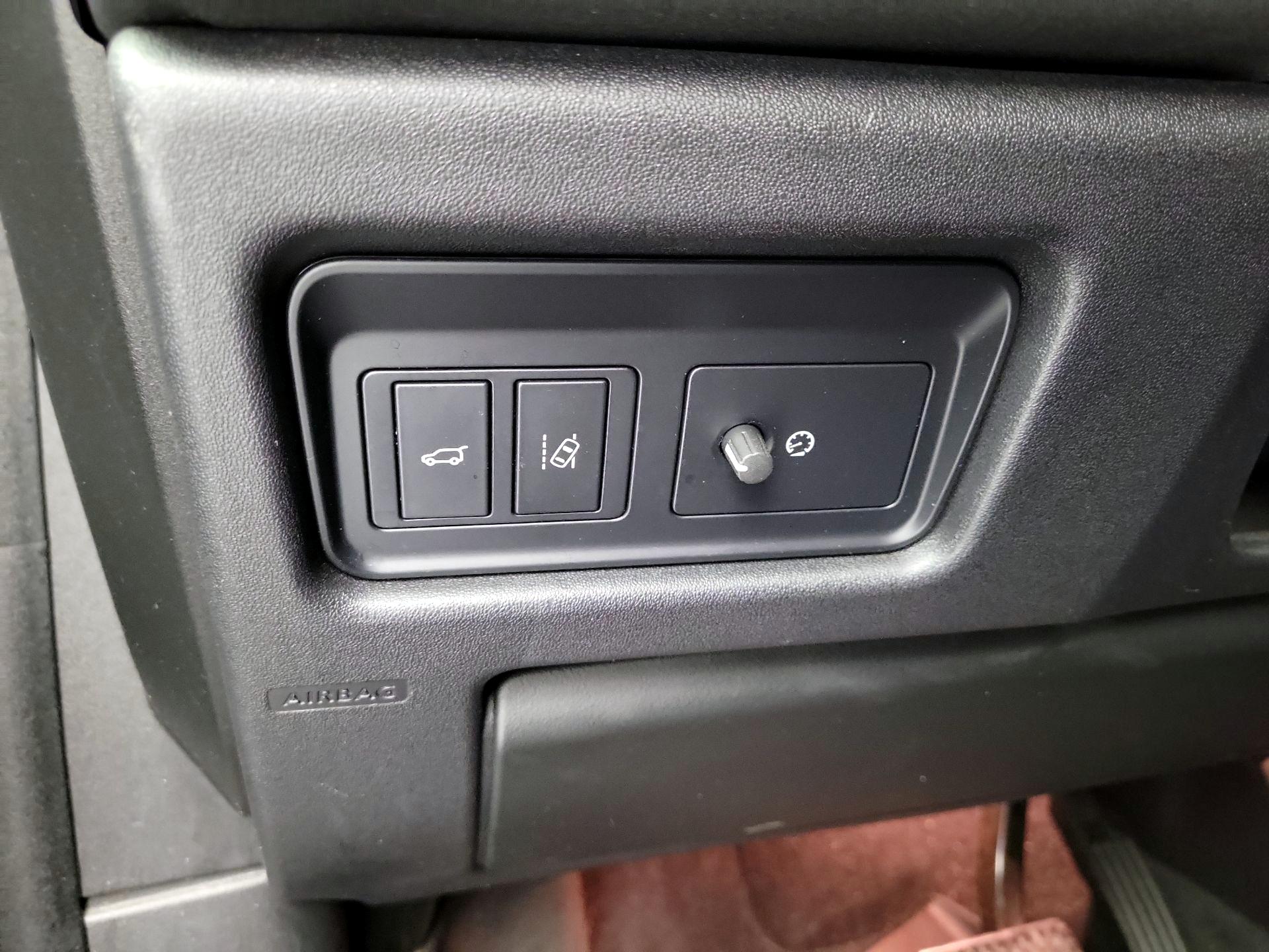 Thumbnail: 2019 Land Rover Discovery Sport - 13