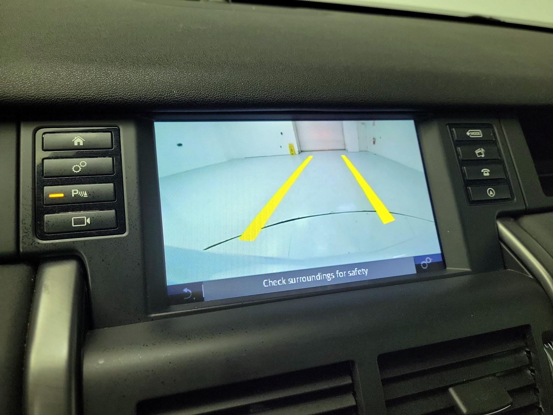 Thumbnail: 2019 Land Rover Discovery Sport - 15