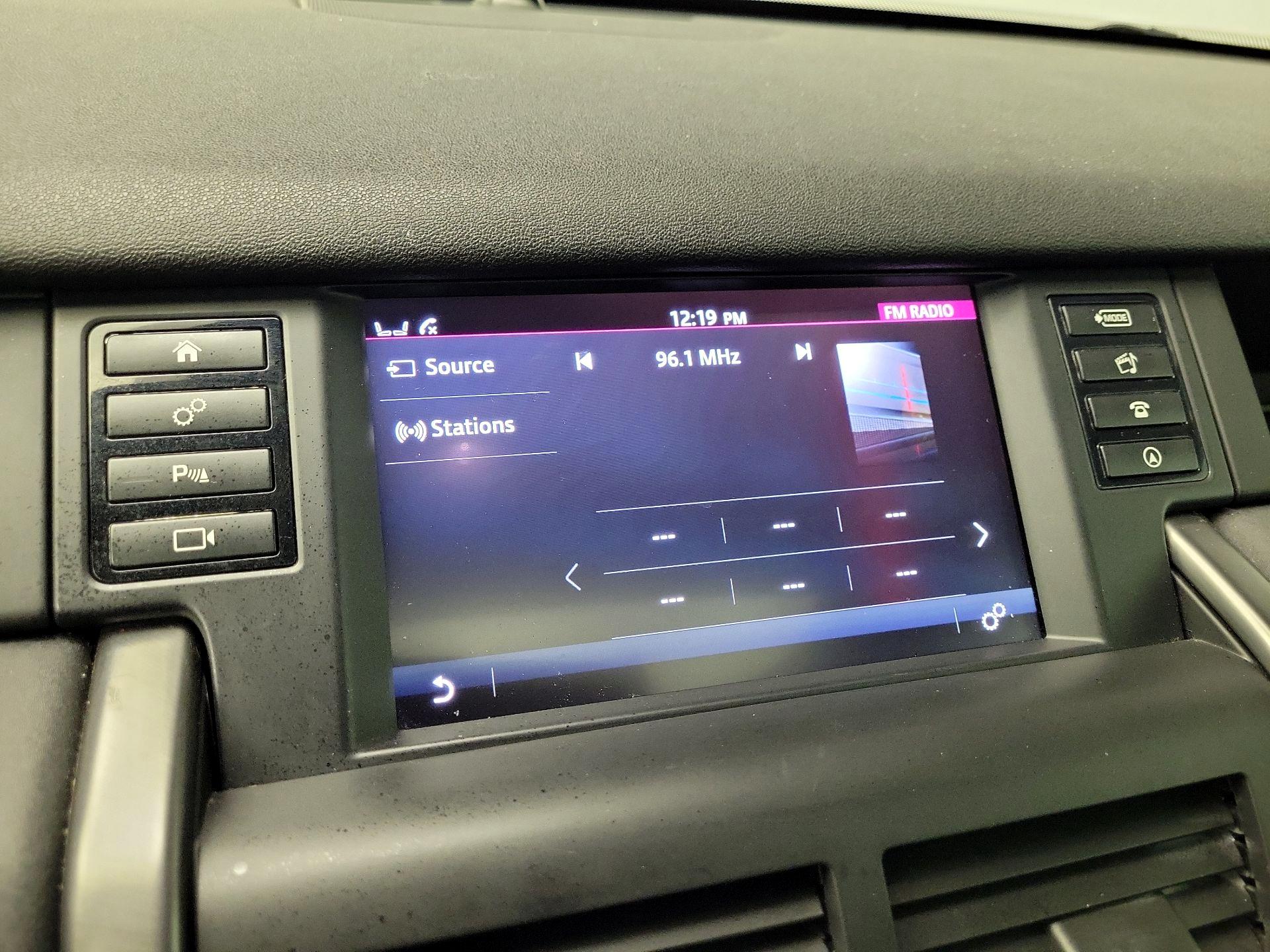 Thumbnail: 2019 Land Rover Discovery Sport - 16