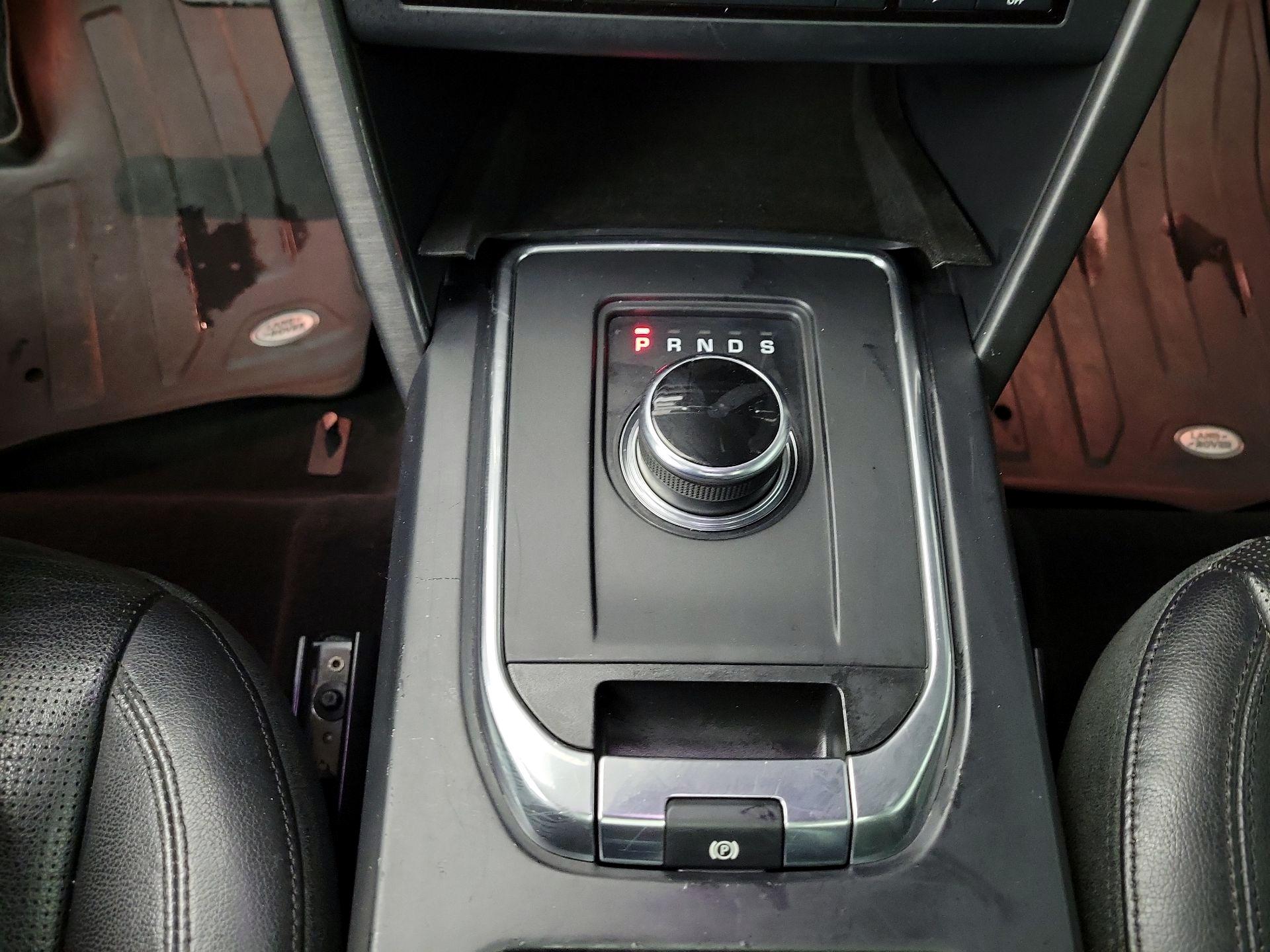 Thumbnail: 2019 Land Rover Discovery Sport - 18