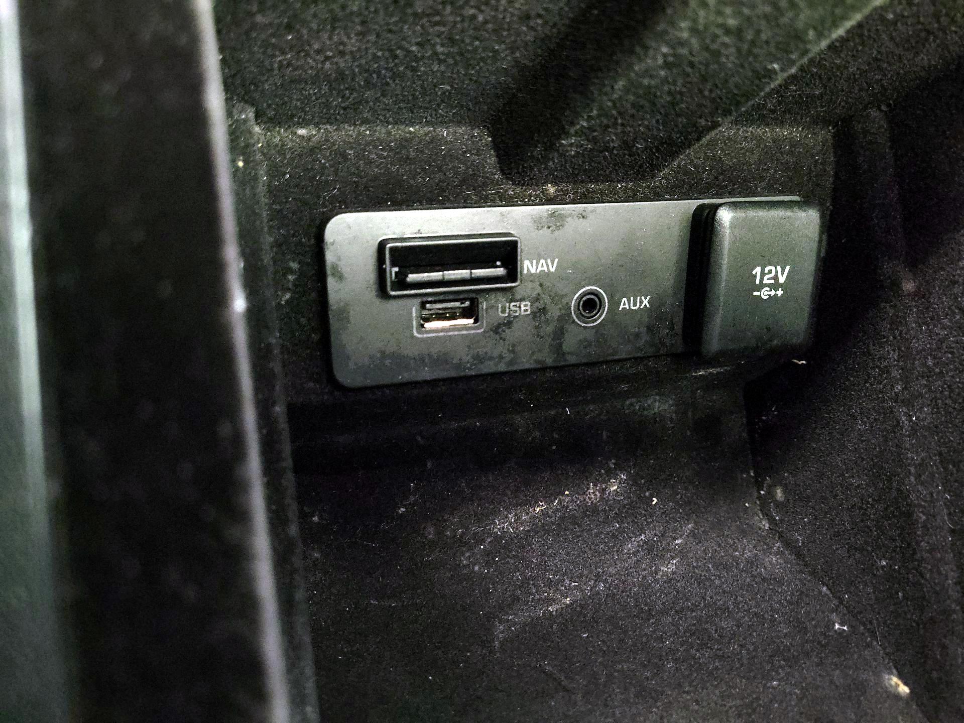 Thumbnail: 2019 Land Rover Discovery Sport - 19