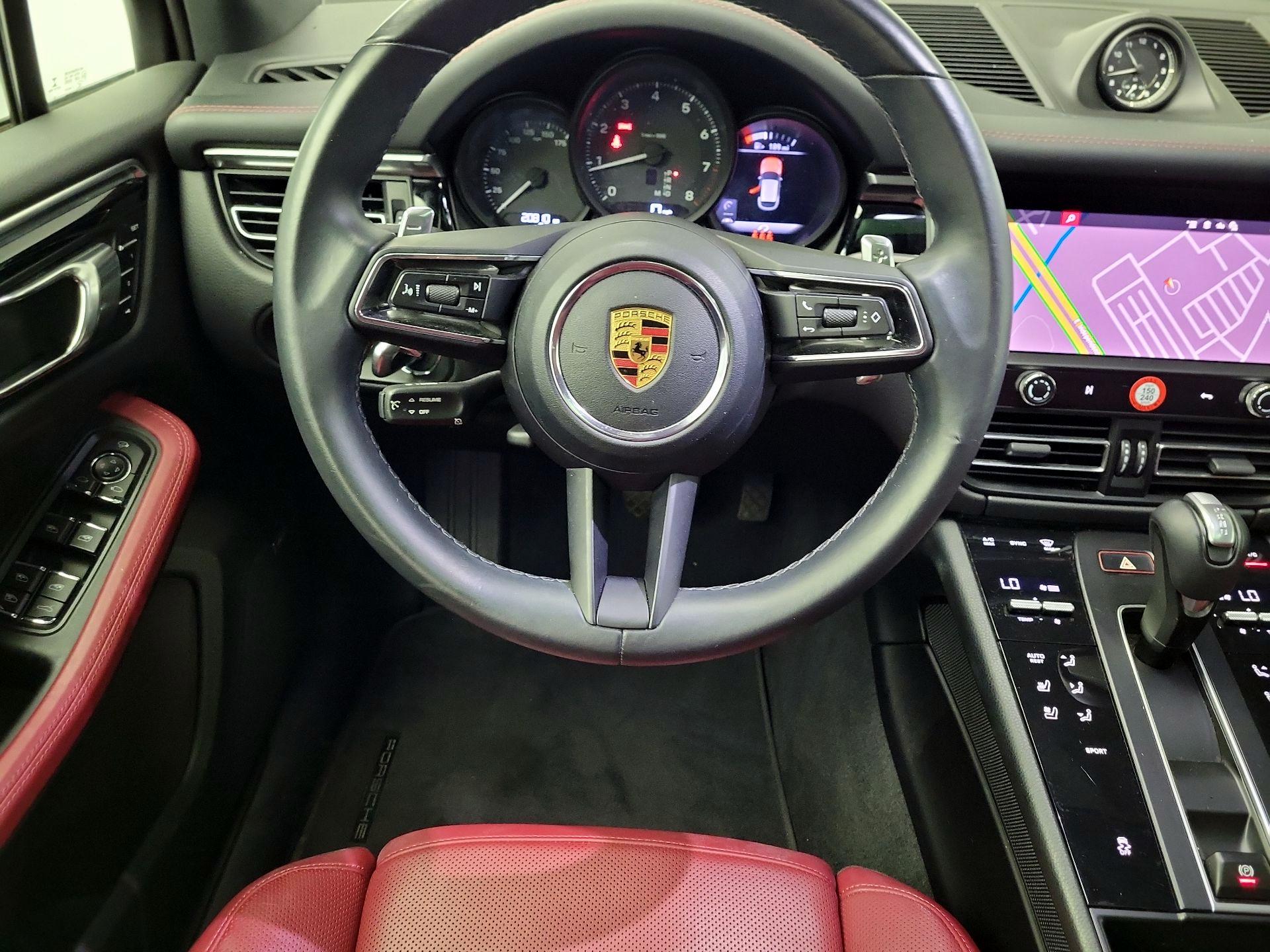 Thumbnail: 2022 Porsche Macan - 10