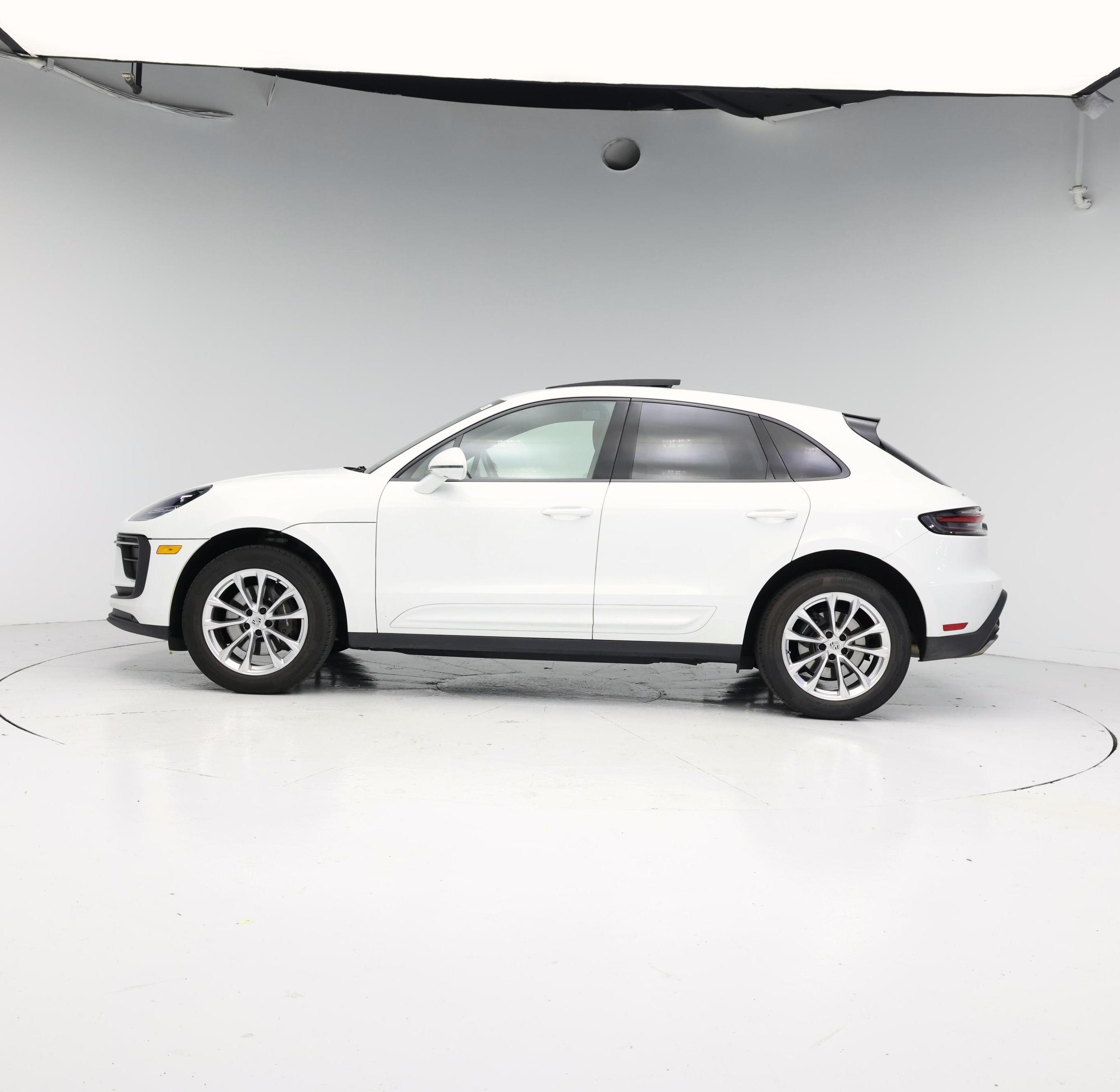 Thumbnail: 2022 Porsche Macan - 3
