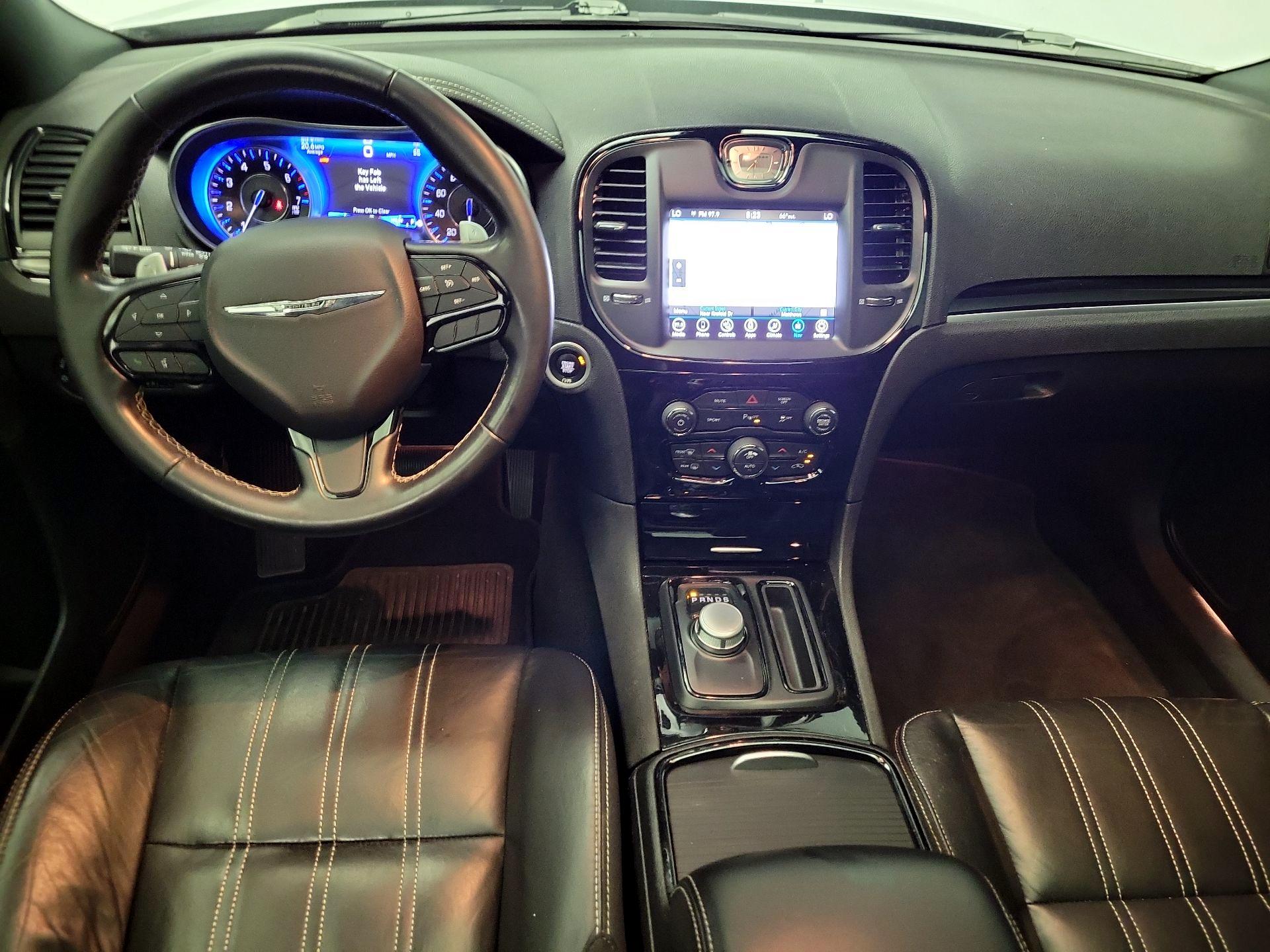 Thumbnail: 2022 Chrysler 300 - 9