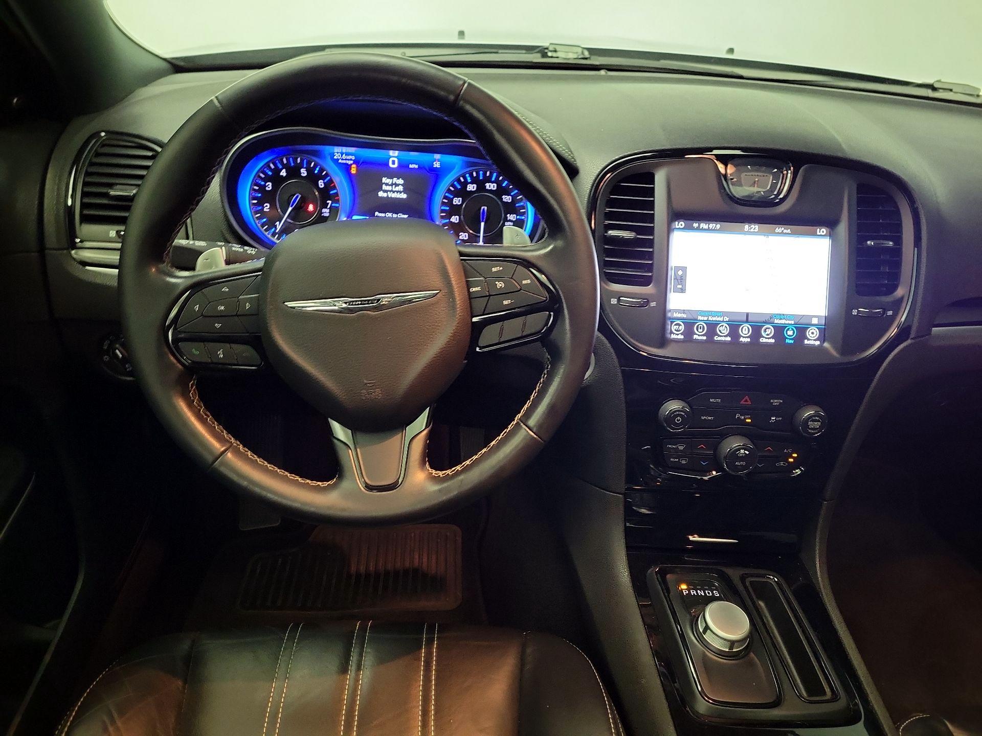 Thumbnail: 2022 Chrysler 300 - 10