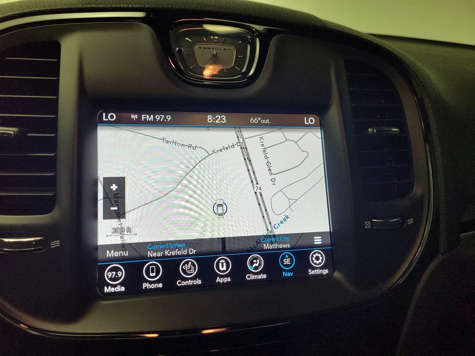 Thumbnail: 2022 Chrysler 300 - 14