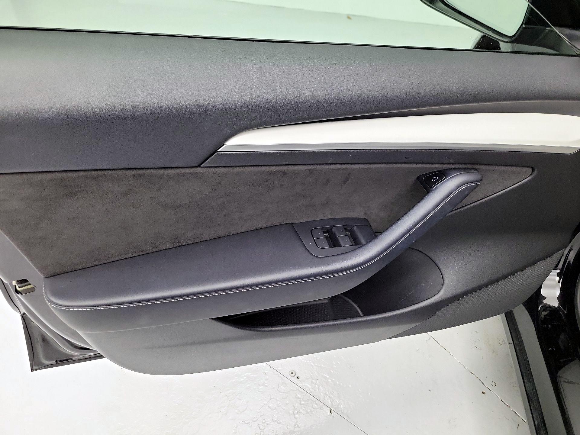Thumbnail: 2022 Tesla Model 3 - 12