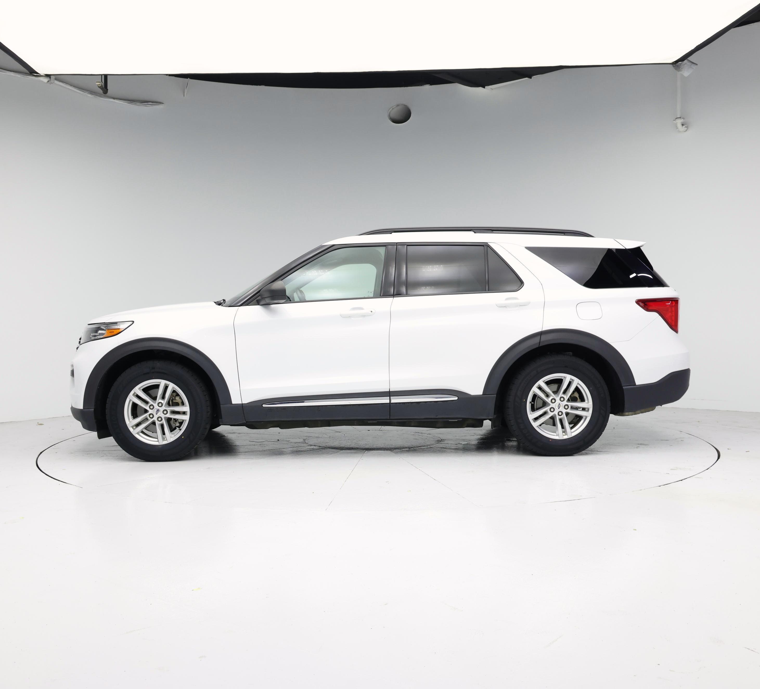 Thumbnail: 2021 Ford Explorer - 3