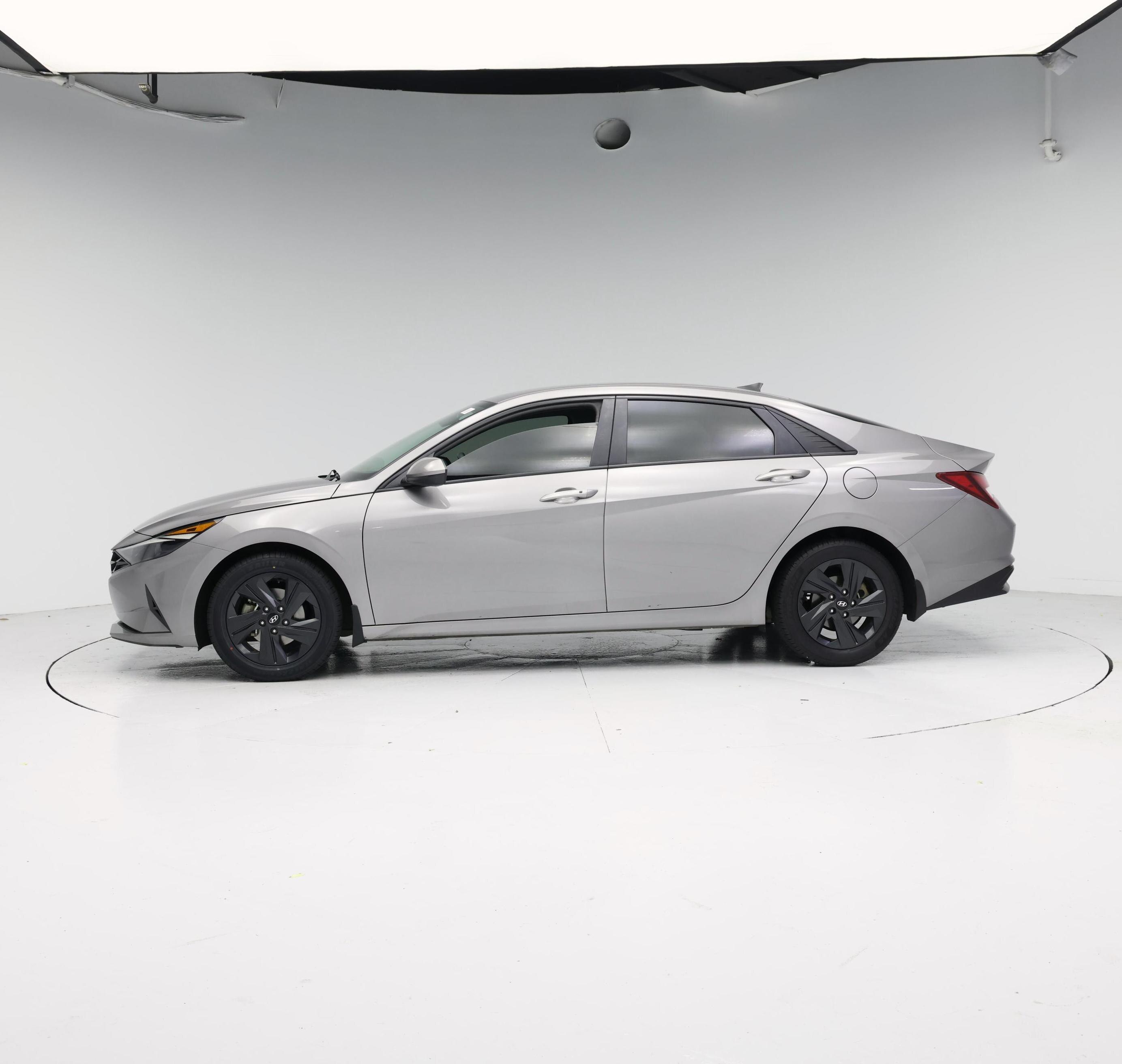 Thumbnail: 2022 Hyundai Elantra - 3