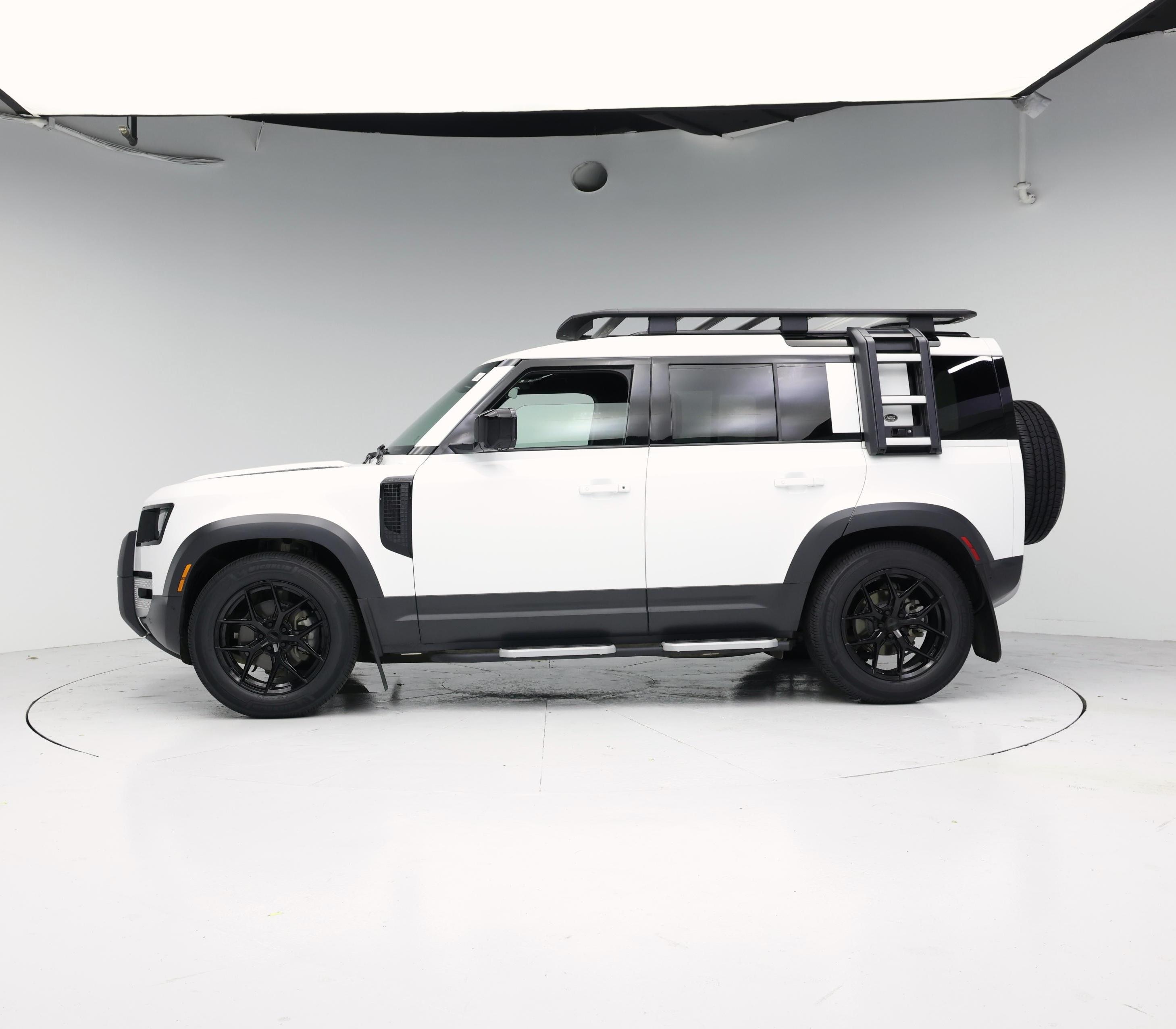 Thumbnail: 2023 Land Rover Defender - 3