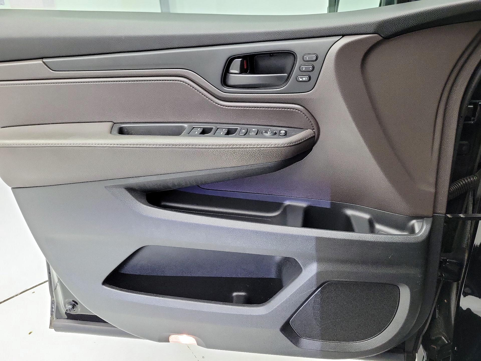 Thumbnail: 2018 Honda Odyssey - 12