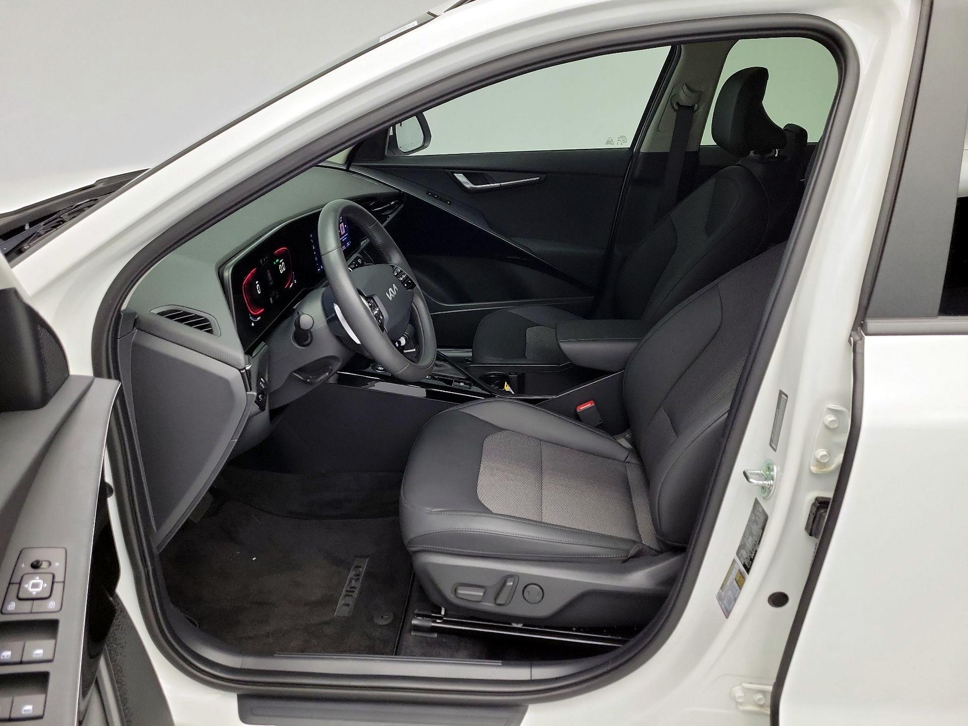 Thumbnail: 2025 Kia Niro - 11