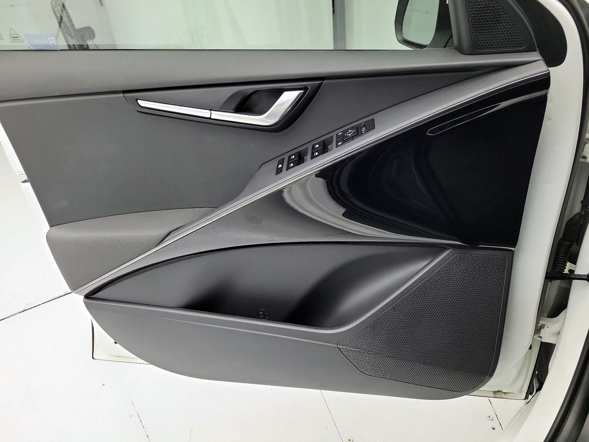 Thumbnail: 2025 Kia Niro - 12